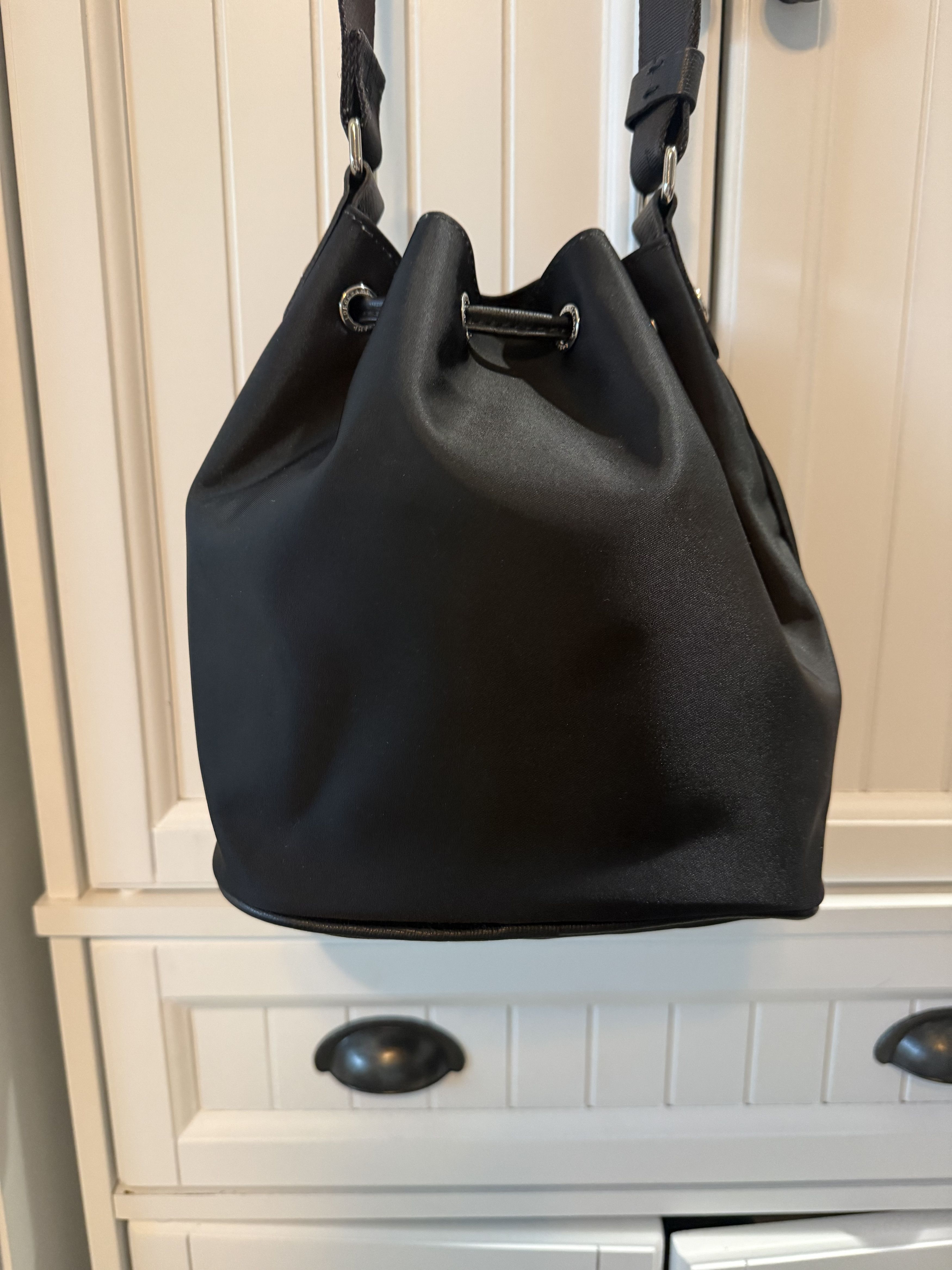 Longchamp Longchamp Le Pliage drawstring Bucket Bag Black nylon EUC Size ONE SIZE - 2 Thumbnail