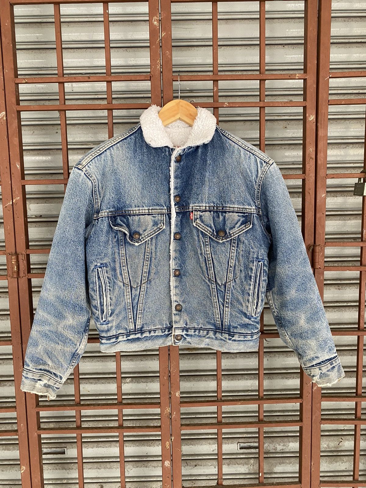 Levi's Vintage Levi's Denim Jacket Sherpa Lined Size M / US 6-8 / IT 42-44 - 2 Thumbnail