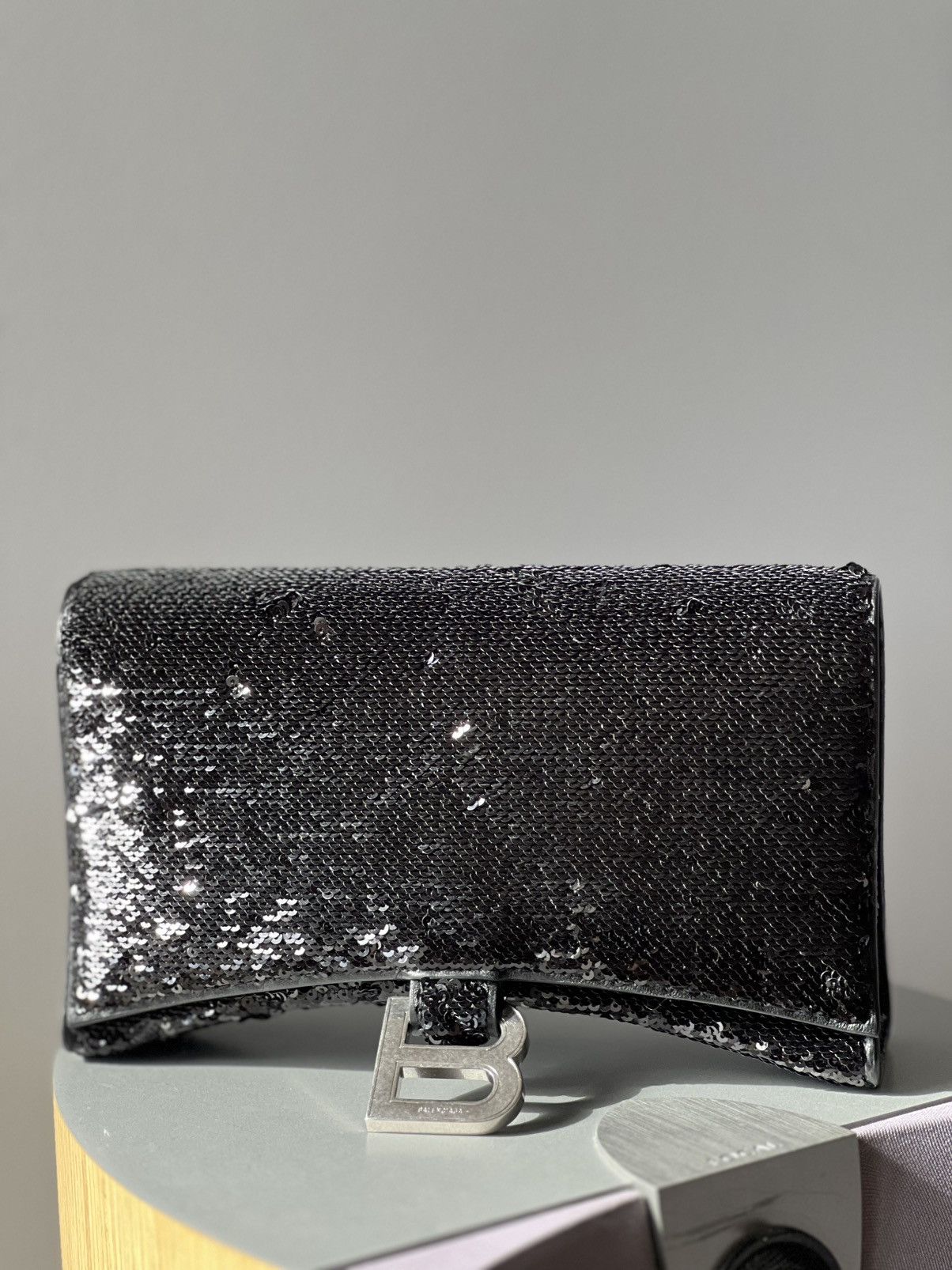 Balenciaga Balenciaga Hourglass Sequin Wallet on Chain Black Size ONE SIZE - 5 Thumbnail