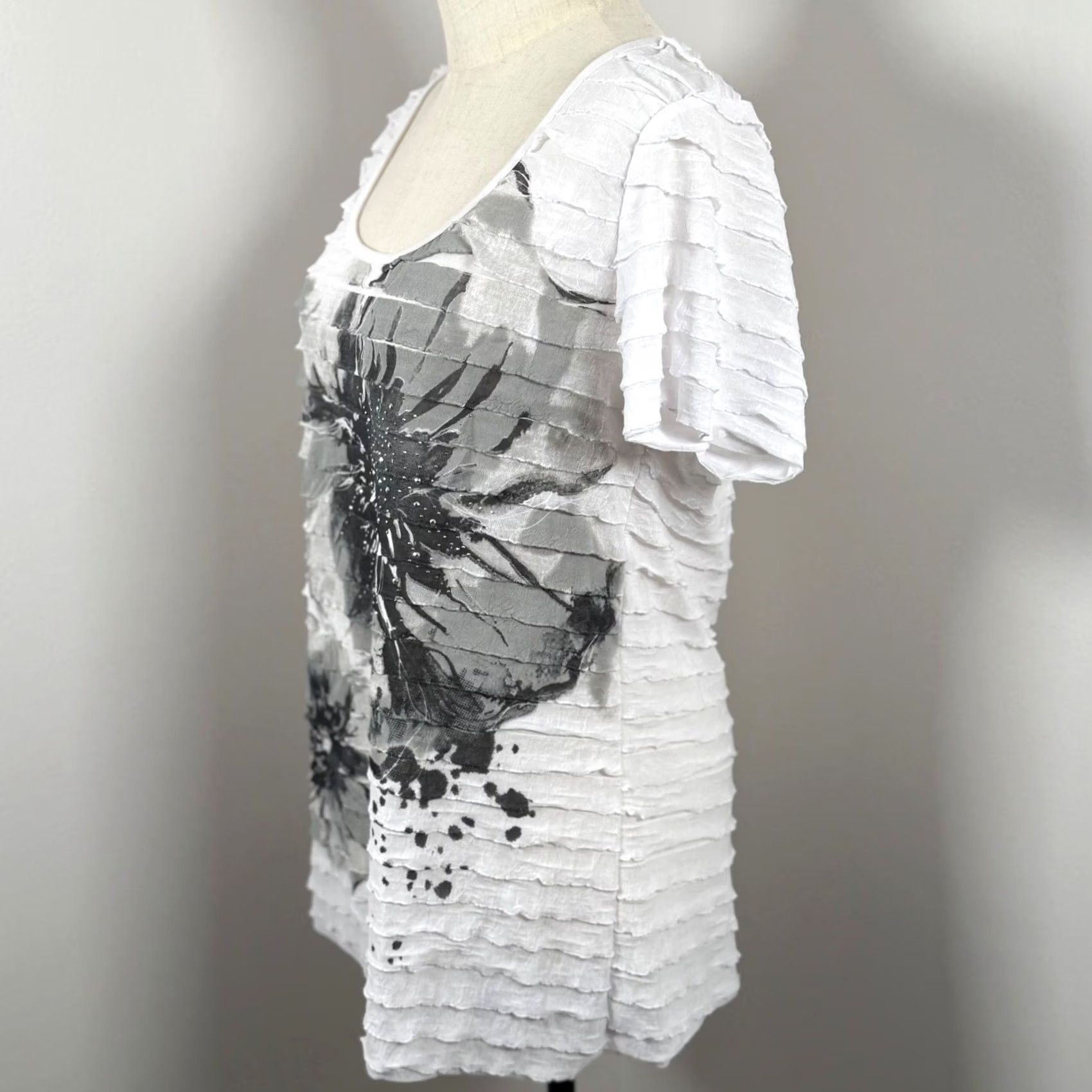 Vintage Womens XL White Floral Graphic Rhinestone Tiered Ruffle Top Art to Wear USA EUC Size XL / US 12-14 / IT 48-50 - 2 Thumbnail