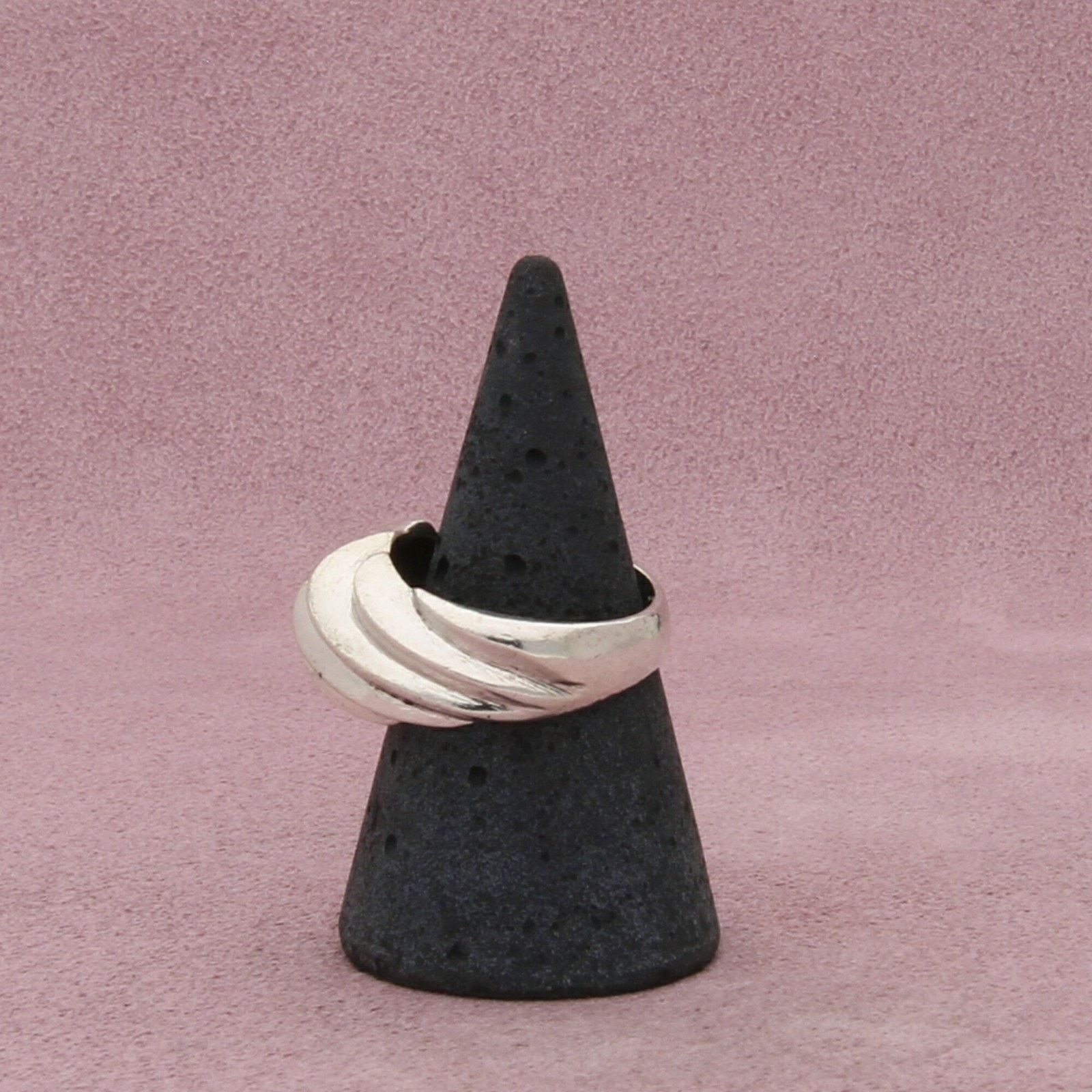 Sterling Silver sterling silver vintage scalloped dome ring size 8 Size ONE SIZE - 4 Thumbnail