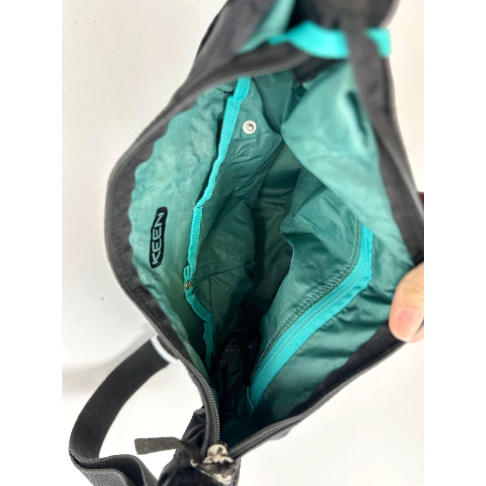 KEEN VINTAGE KEEN Messenger Bag Small Black Flaw Women Nylon Green Lining Small Flaw Messenger Bag Womens Black Nylon Green 90s? Size ONE SIZE - 5 Thumbnail