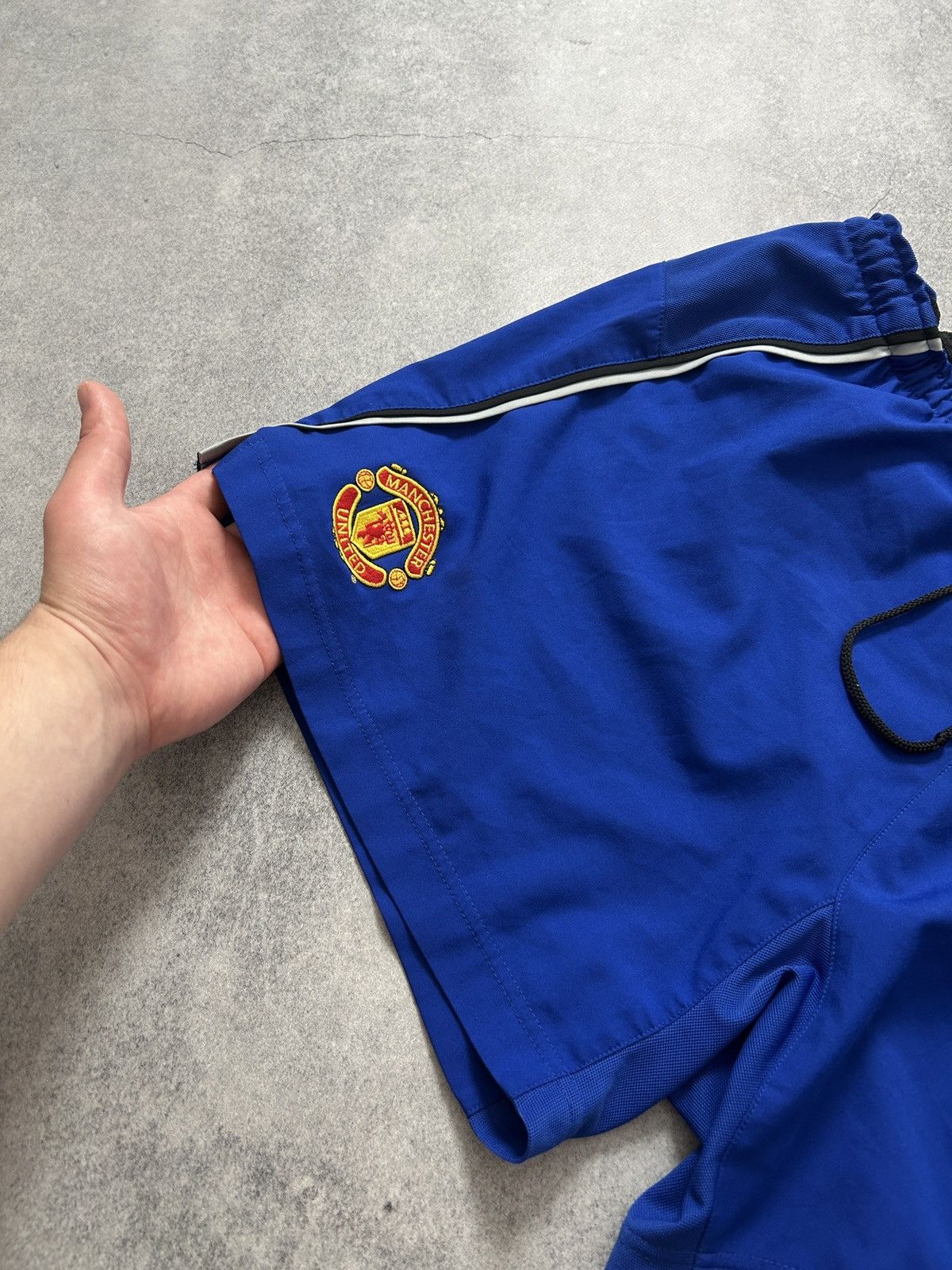 Vintage Vintage Nike Manchester United shorts mens nylon Size US 34 / EU 50 - 2 Thumbnail