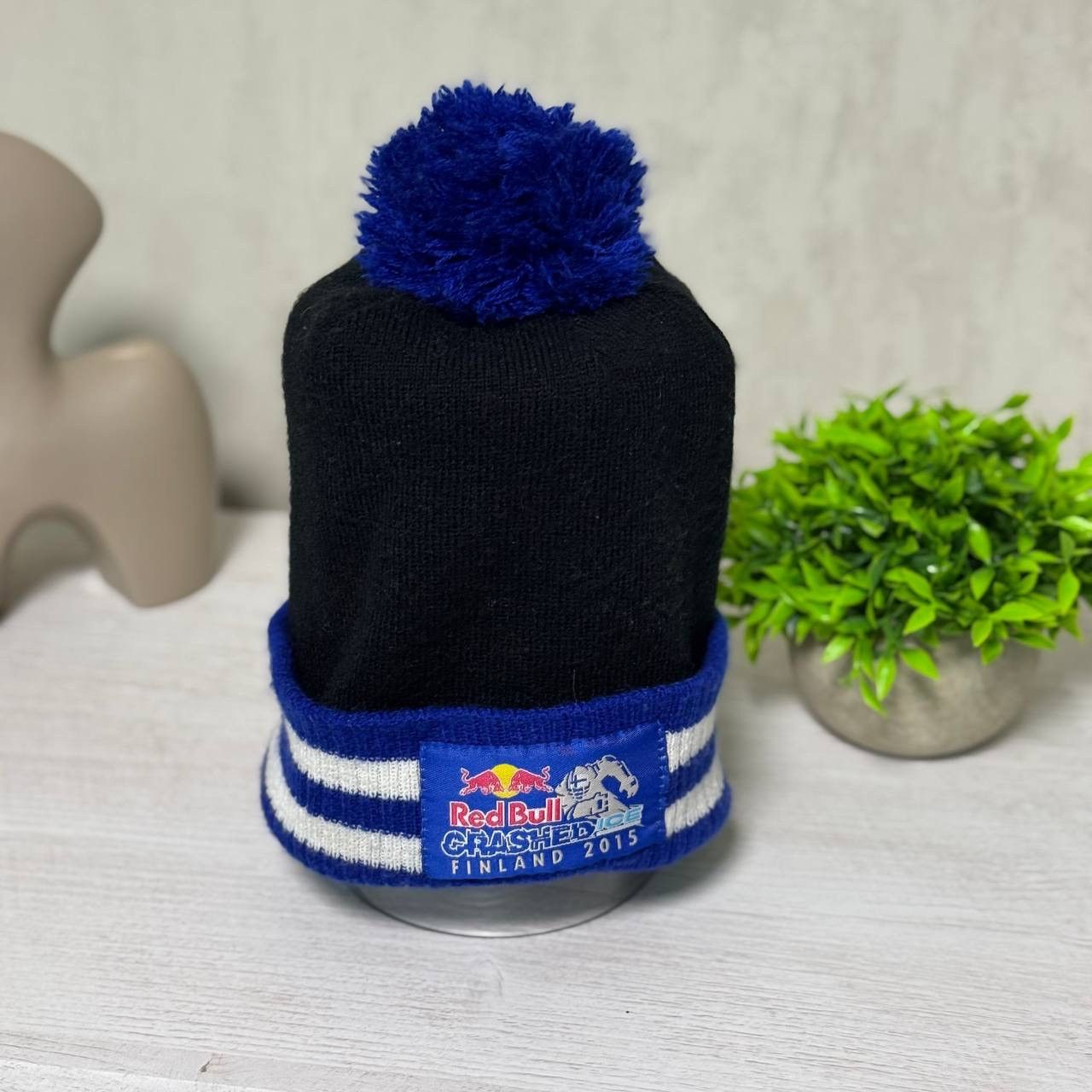 Red Bull VTG Red Bull Crashed Finland 2015 Y2K Hat 00s USA Size ONE SIZE - 1 Thumbnail