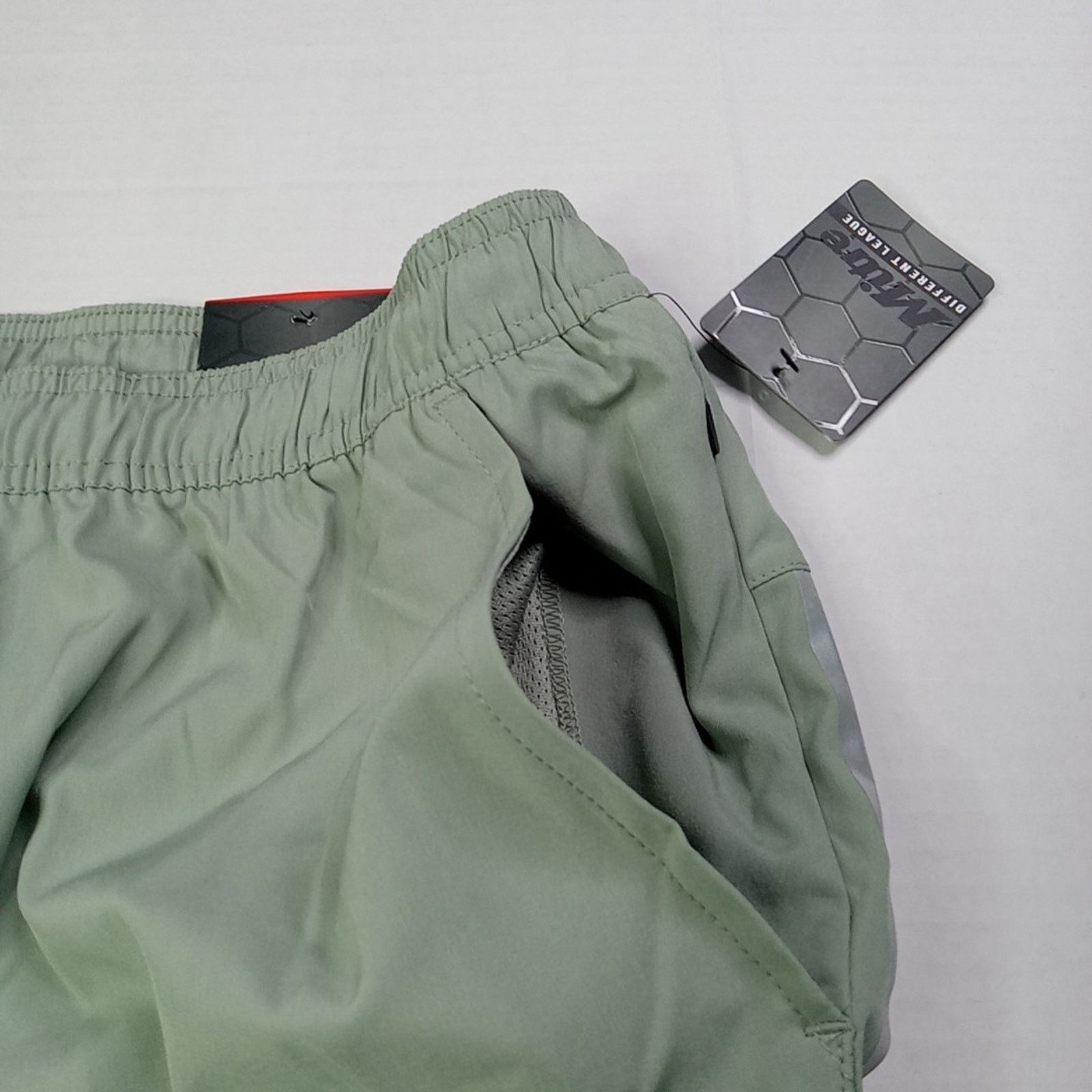Other Mitre Men’s L Elastic Waist Green Shorts With 7” Inseam NWT Size US 36 / EU 52 - 2 Thumbnail