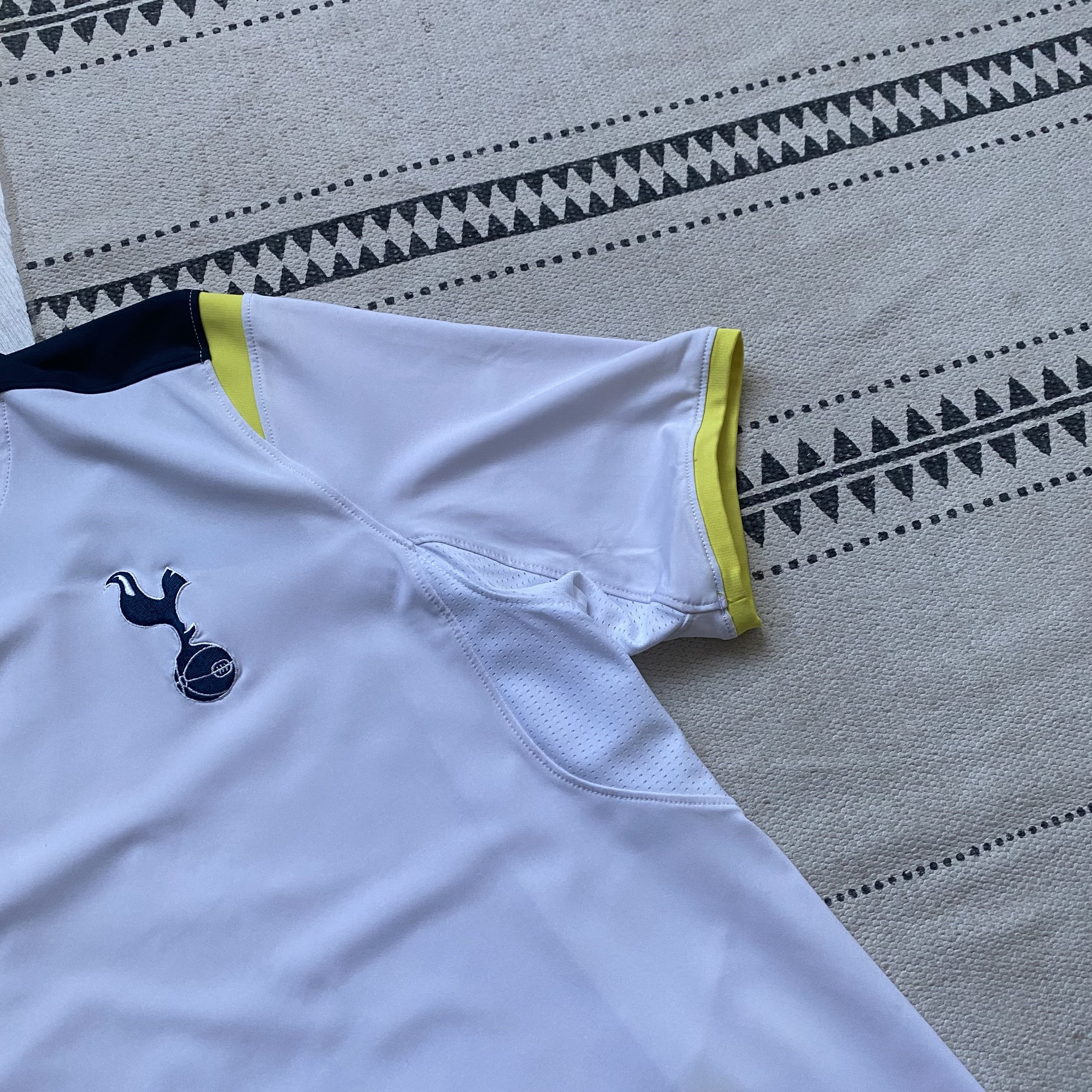 Nike ⚽️ Vintage Tottenham soccer jersey Blockore Drill England Size US S / EU 44-46 / 1 - 6 Thumbnail