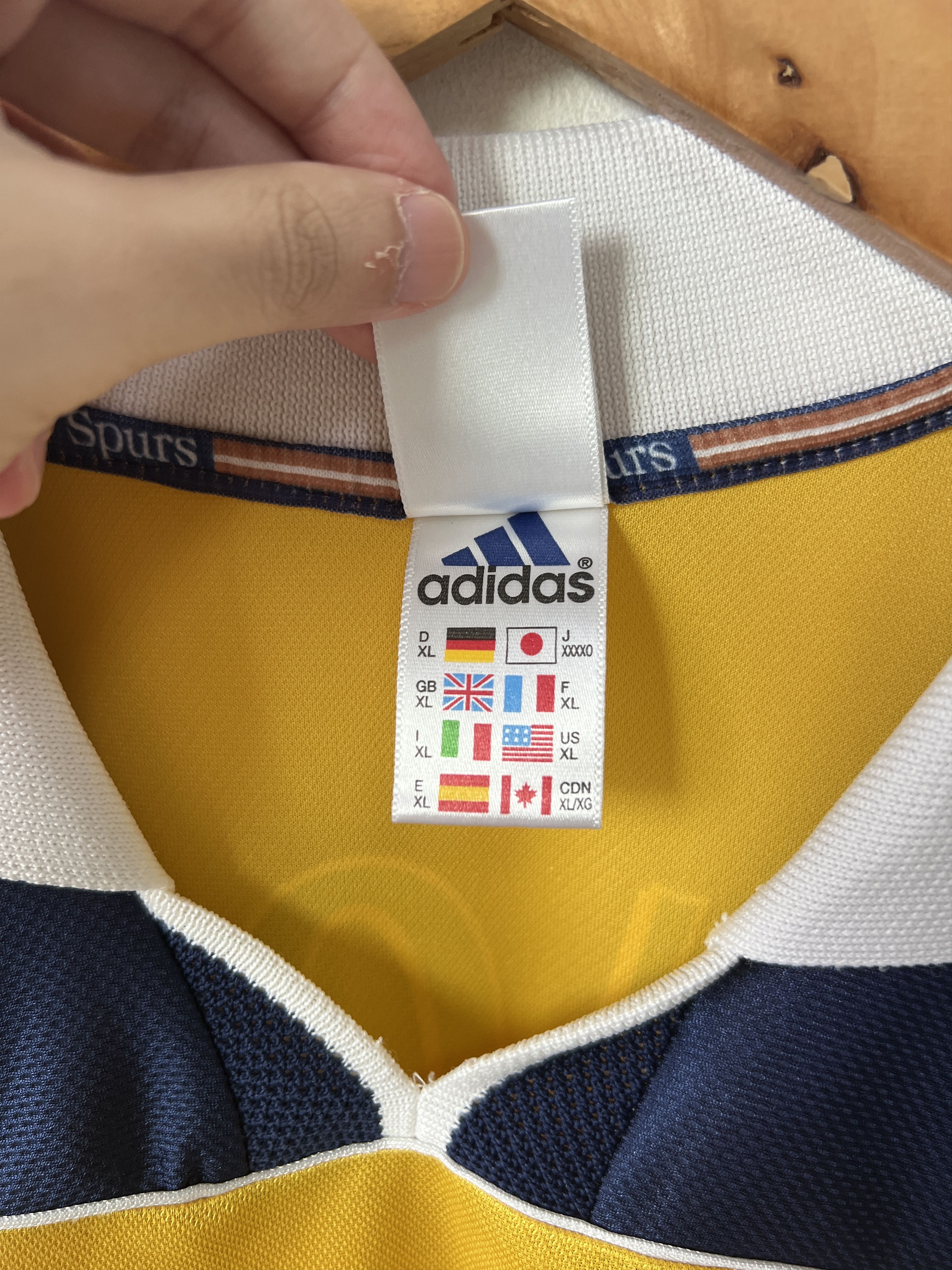 Adidas (XL) Tottenham Spurs 1999-00 Away Kit Ginola #14 Size US XL / EU 56 / 4 - 4 Thumbnail