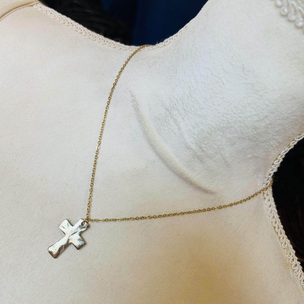 Vintage Vintage hammered texture gold plated cross on chain necklace Size ONE SIZE - 2 Thumbnail