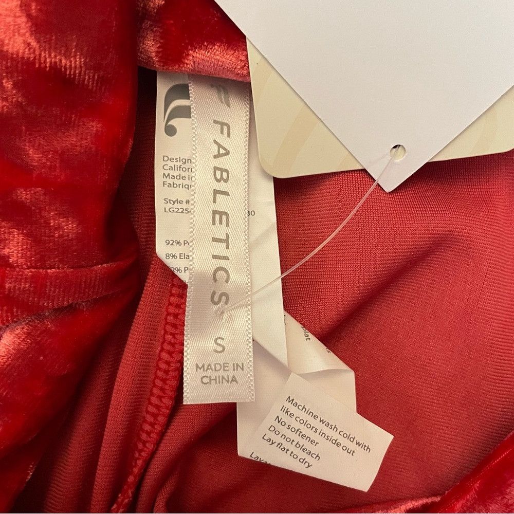 Fabletics NWT New $75 Fabletics Red Crushed Velour Crossover Legging Size 28" / US 6 / IT 42 - 8 Thumbnail