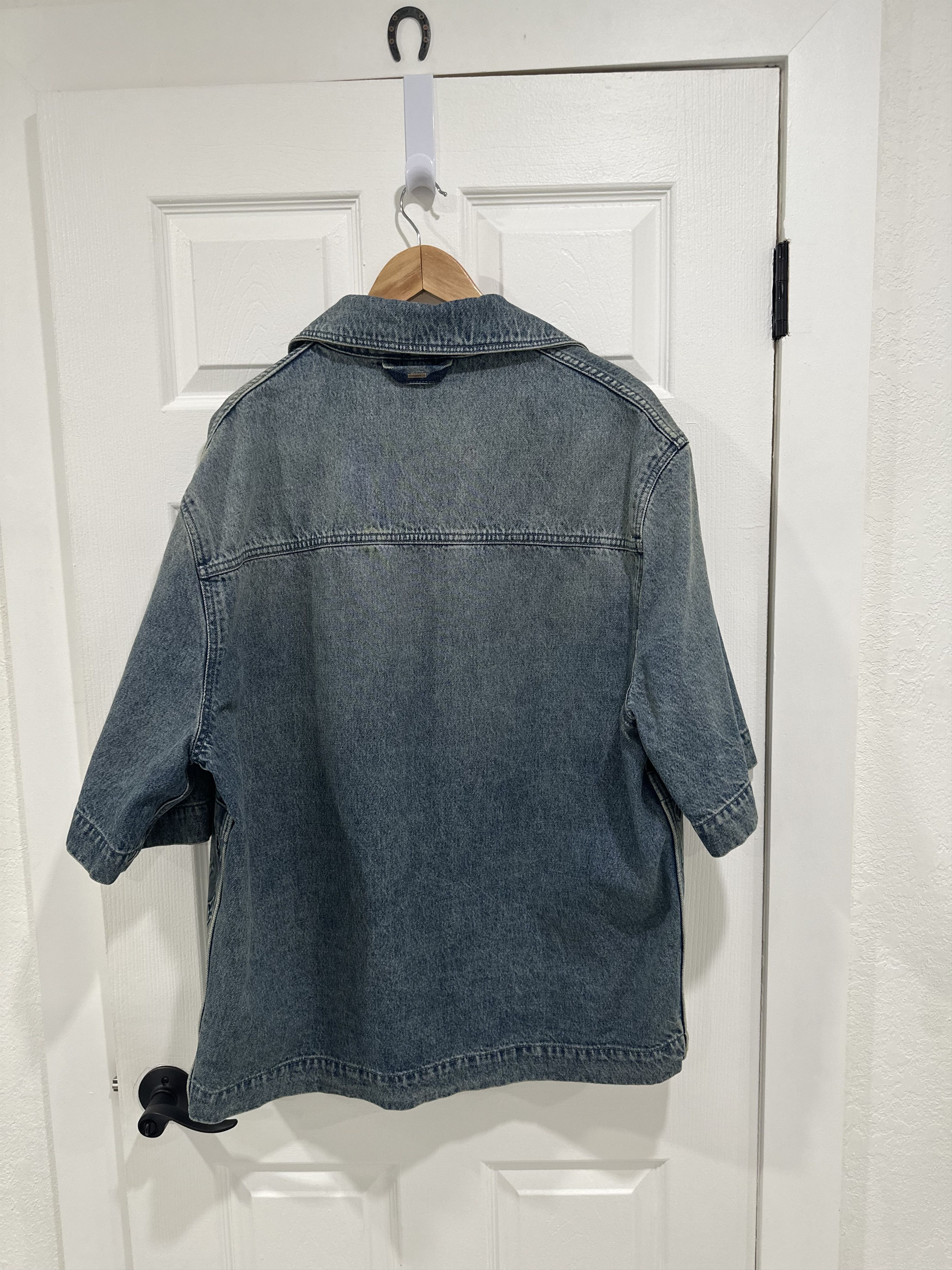 Louis Vuitton Louis Vuitton Short Sleeved Denim Workwear Shirt Size US XL / EU 56 / 4 - 2 Thumbnail