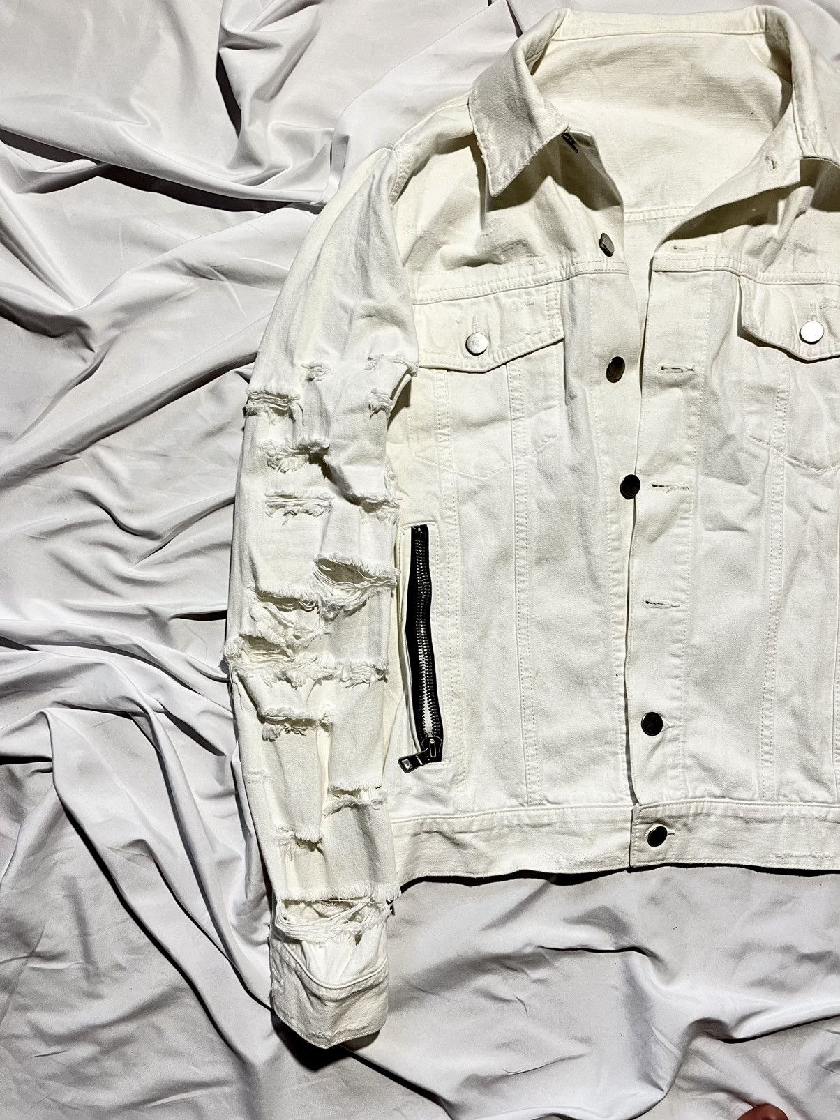 Balmain Balmain White Destroyed Distressed Denim Jacket Size US S / EU 44-46 / 1 - 5 Thumbnail