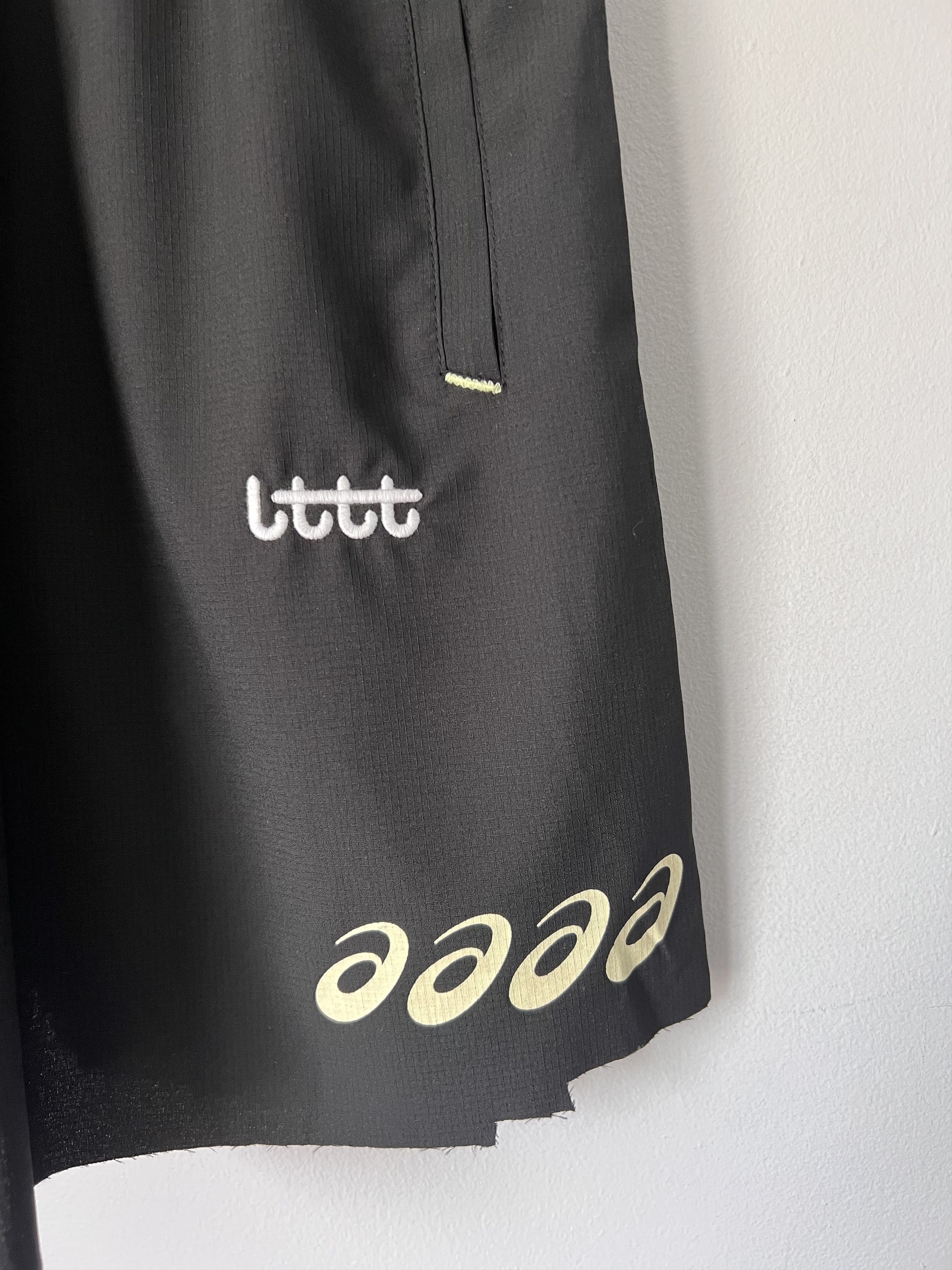 Asics Little Tokyo Table Tennis Asics Chopped Shorts in Black Size US 30 / EU 46 - 2 Thumbnail