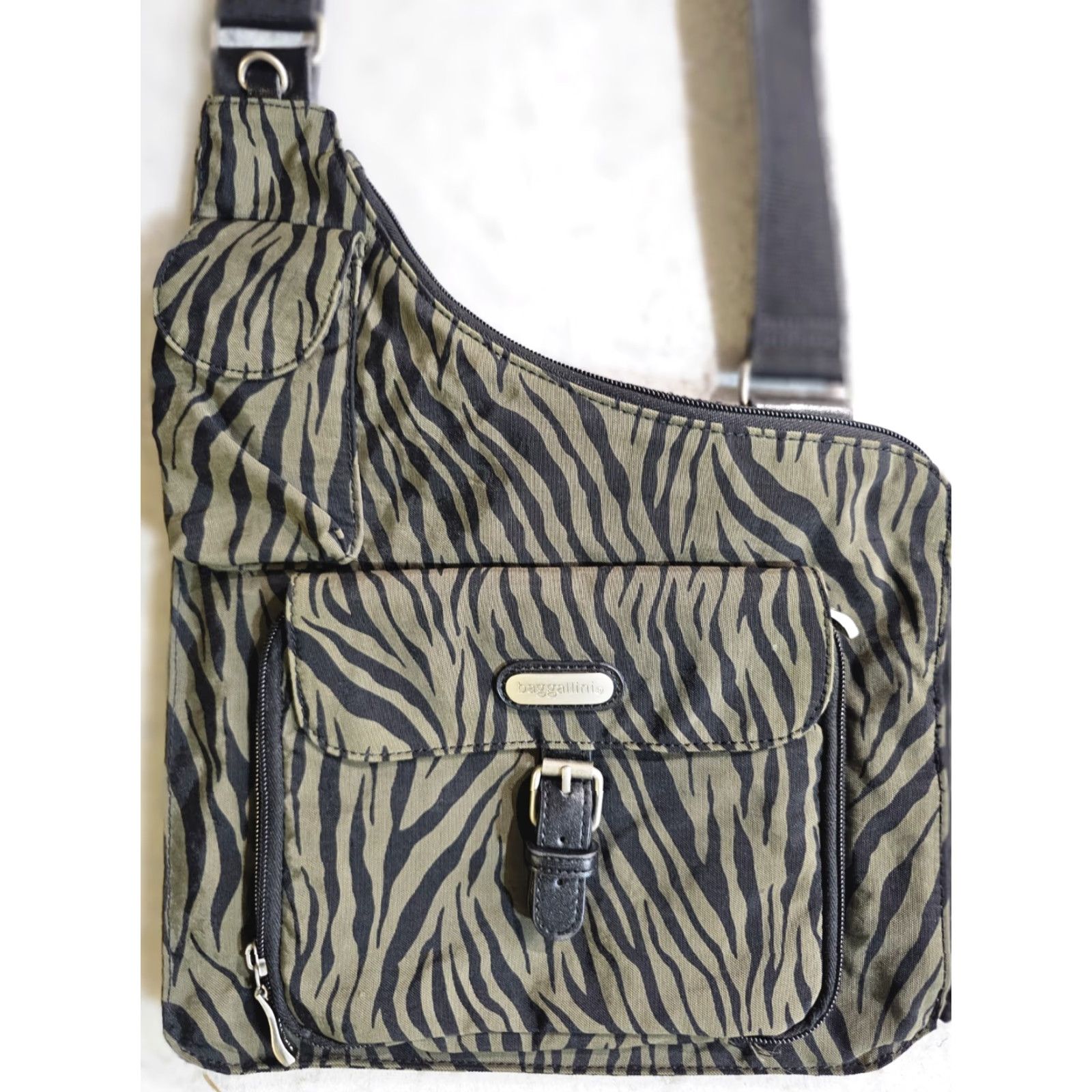 Vintage baggallini Crossbody Bag Adults Medium Green Black Zebra Nylon Messenger Travel Zip-Around Size ONE SIZE - 3 Thumbnail