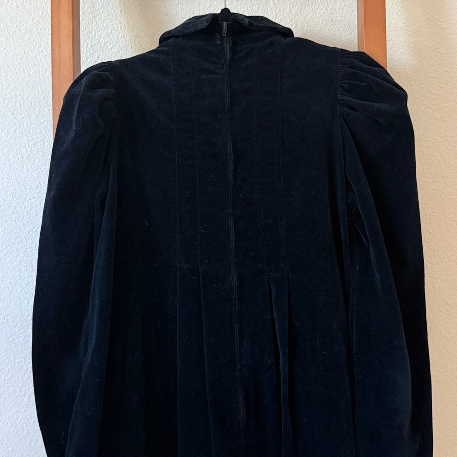 Laura Ashley Vintage Laura, Ashley puff sleeve pleat front black dress 6 Size M / US 6-8 / IT 42-44 - 8 Thumbnail