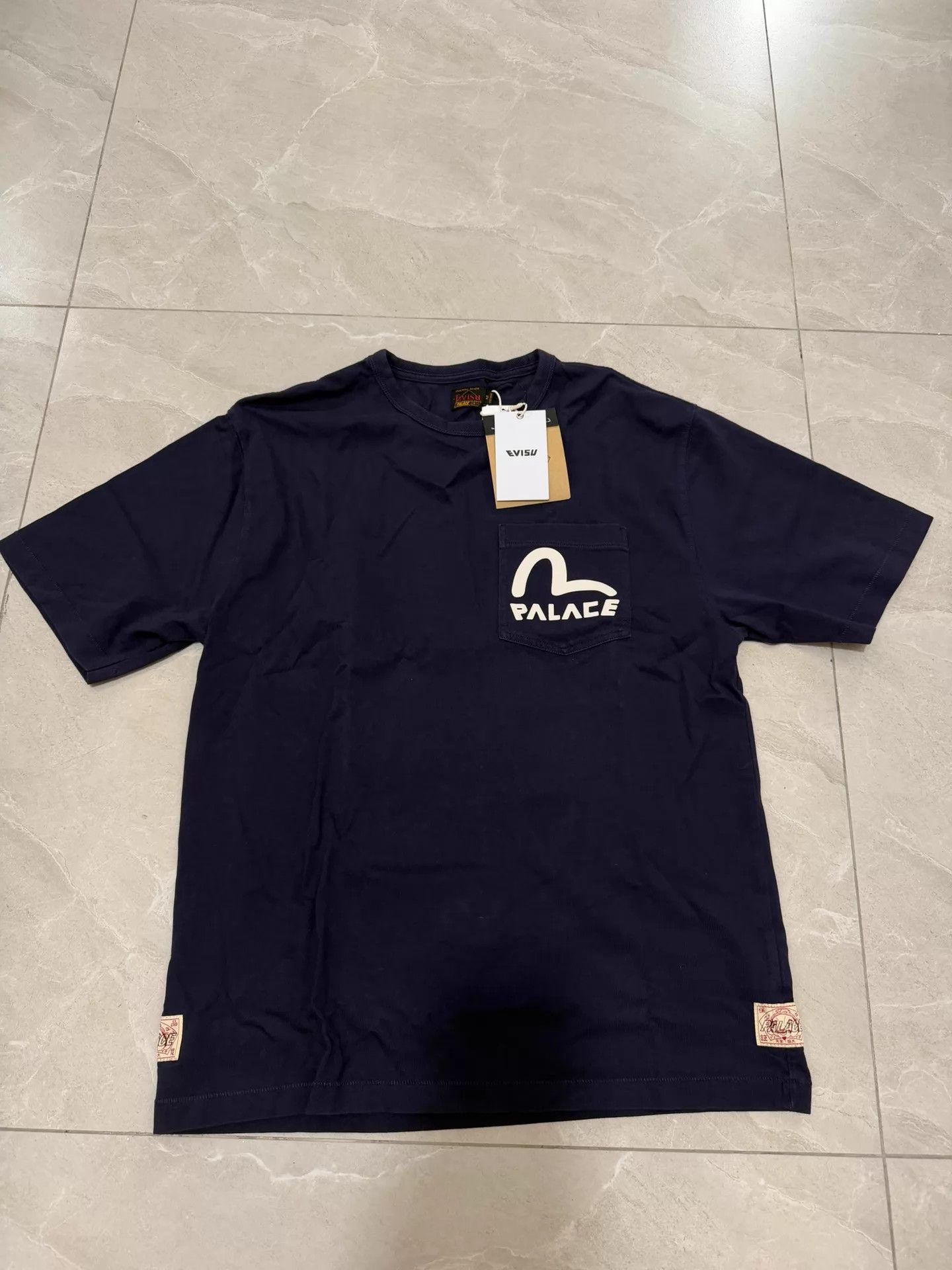 Palace PALACE × EVISU SS26 Street Pocket Short Sleeve Tee Navy M Size US M / EU 48-50 / 2 - 1 Thumbnail