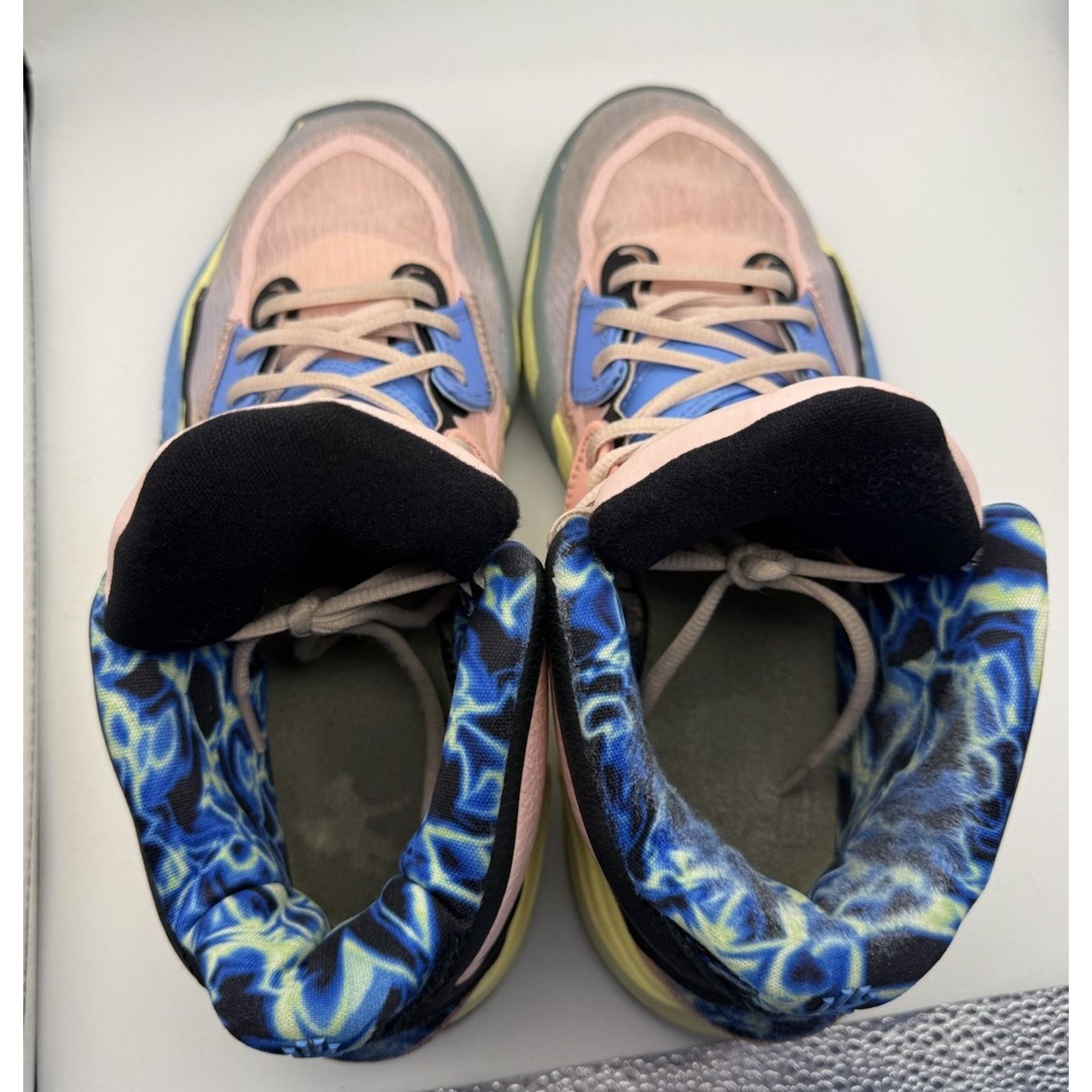 Nike Size 9 - Nike Kyrie Infinity Mid Valentine's Day Size US 9 / EU 42 - 5 Thumbnail