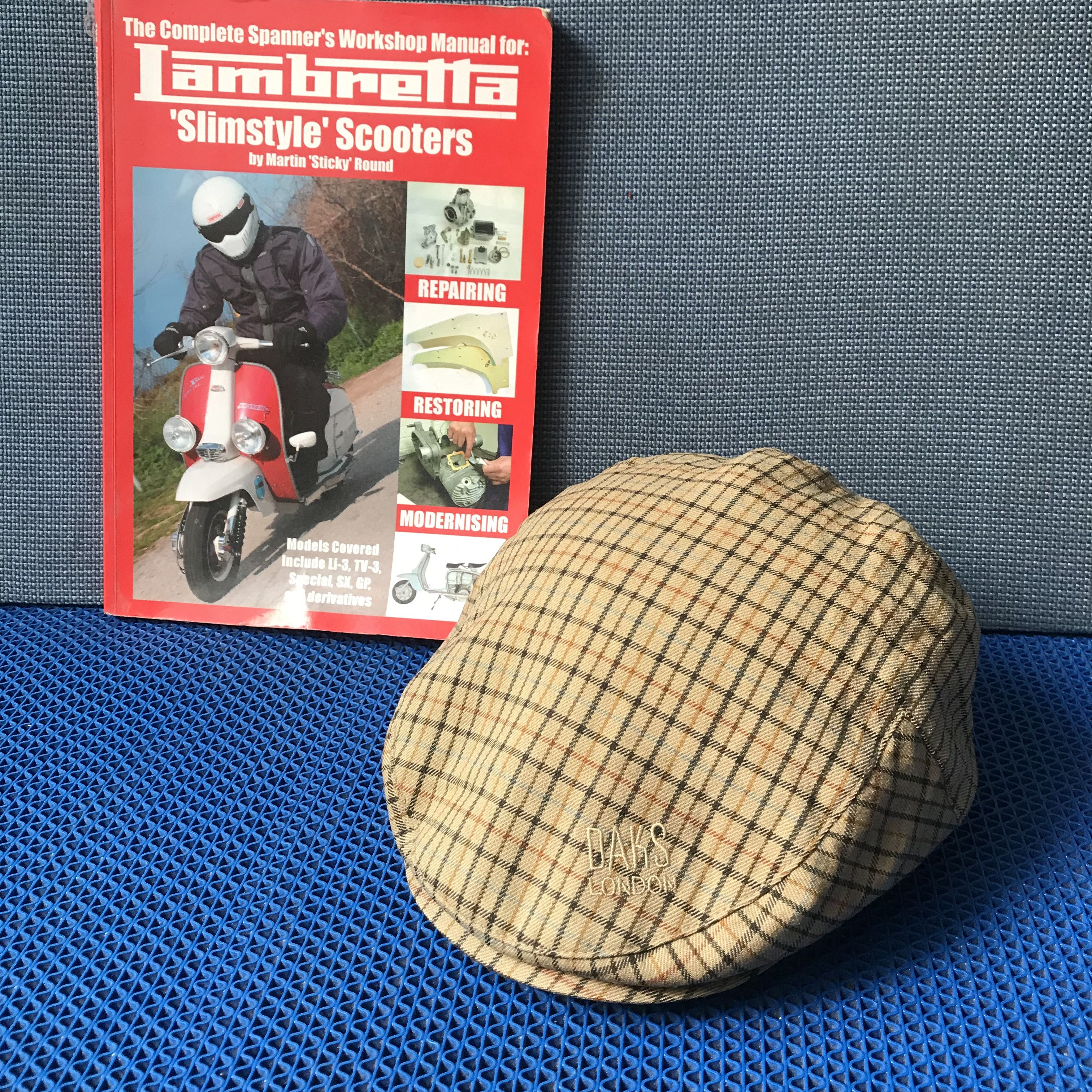 DAKS Vintage Daks London Ruppert Prince of wales check flat cap Size ONE SIZE - 2 Thumbnail