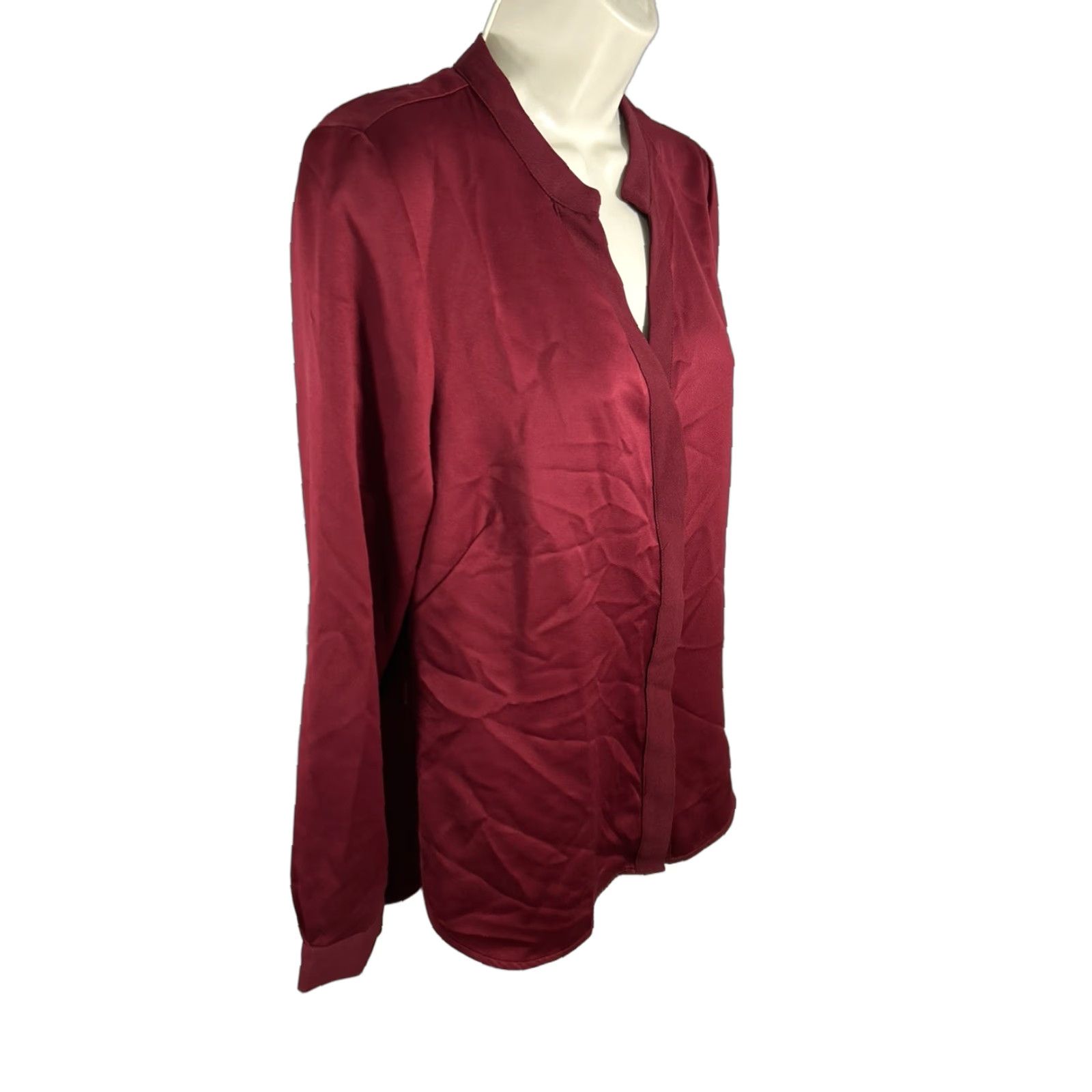 Vintage Elizabeth & Clarke Red 100% Unstainable Vegan Silk Long Sleeve Button Up 6 Size M / US 6-8 / IT 42-44 - 1 Thumbnail