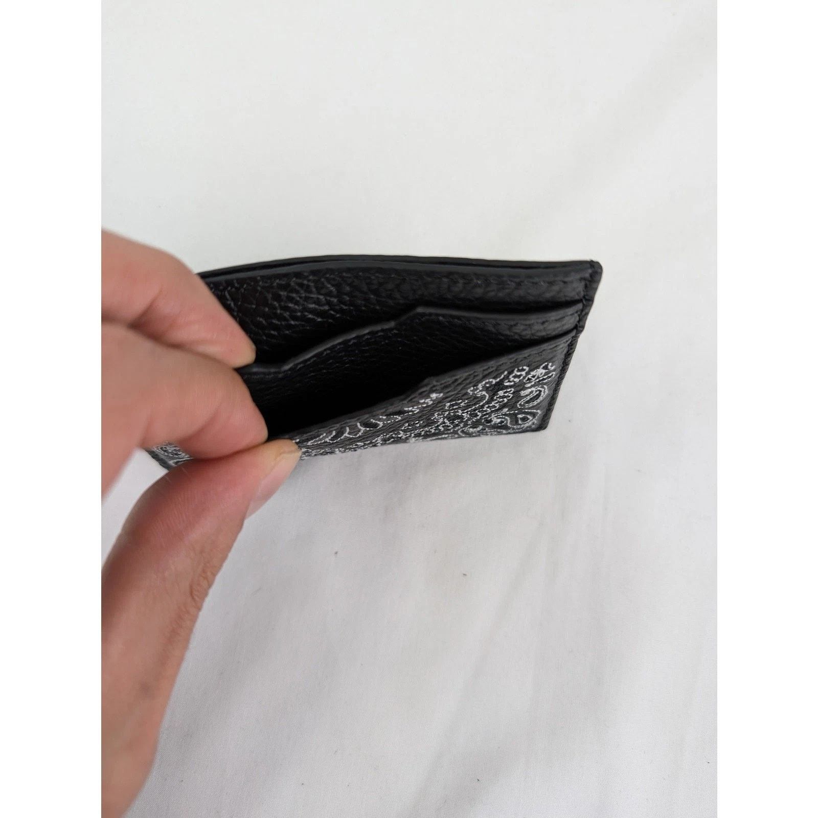 Amiri o1rshd1 Q:2 / Size:OS / Pebbled Bandana Card Holder in Black Size ONE SIZE - 3 Thumbnail