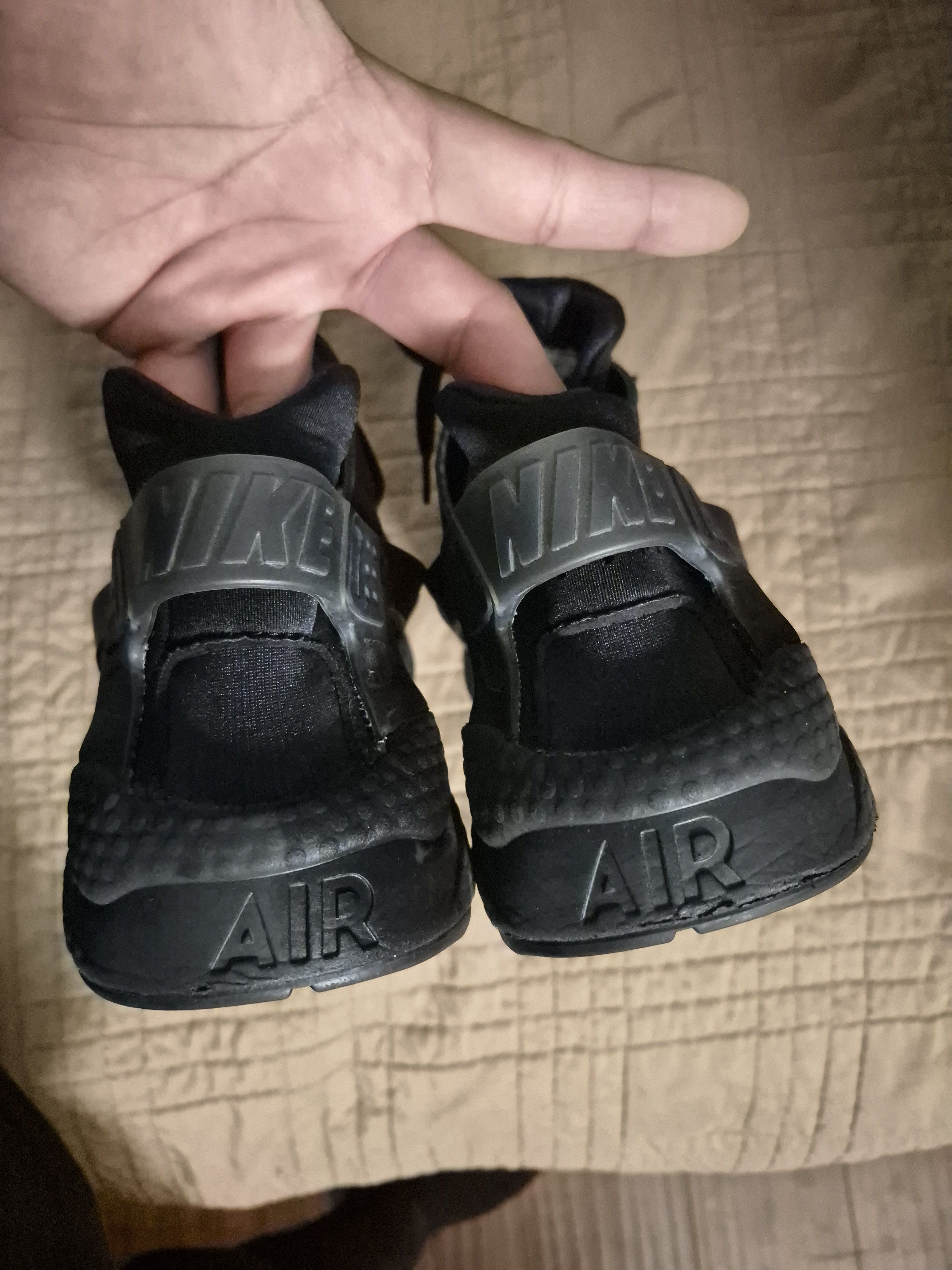 Nike NIKE AIR HUARACHE TRIPLE BLACK SIZE 12 Size US 12 / EU 45 - 4 Thumbnail
