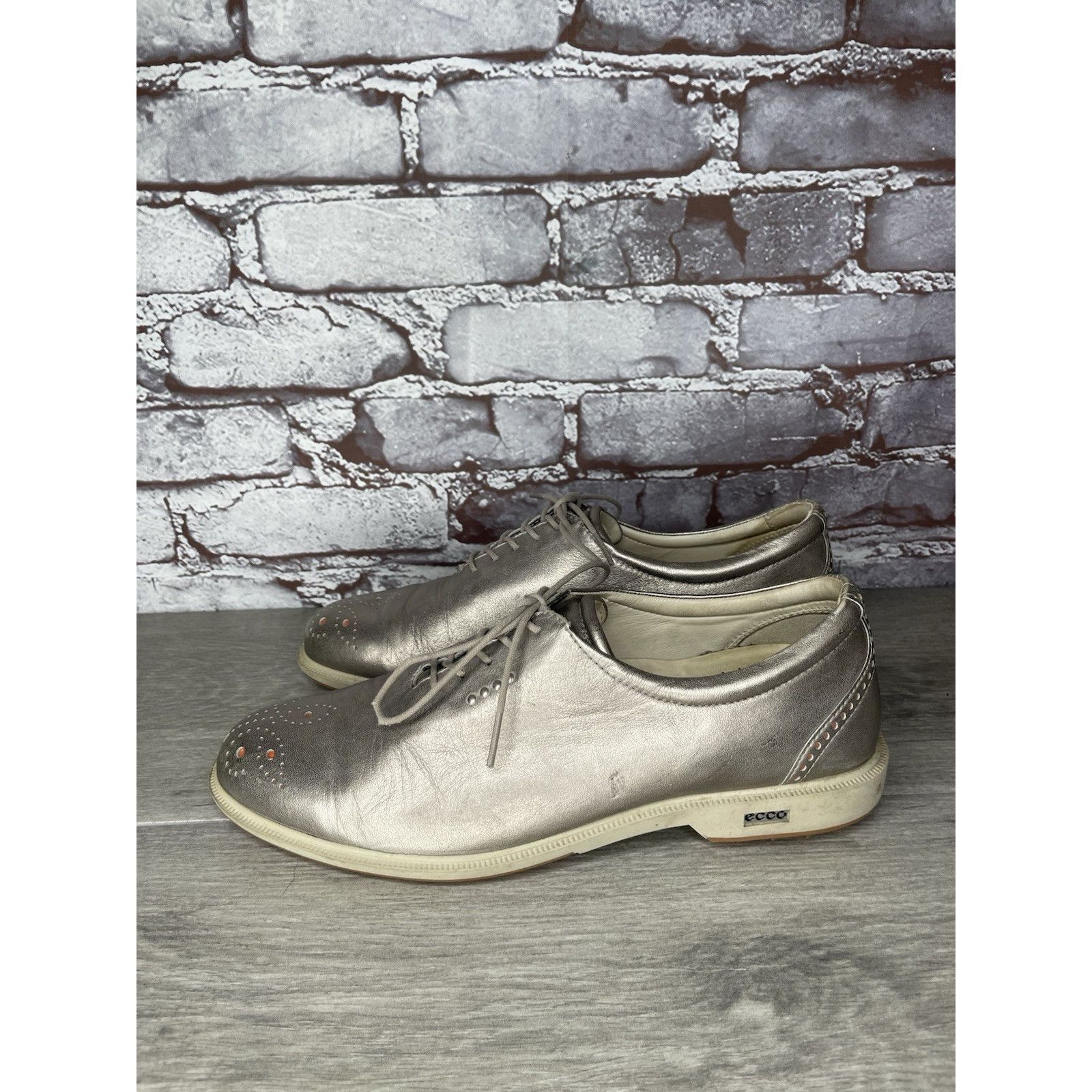 Ecco Ecco Metallic Silver Leather Wingtip Lace Up Golf Shoes Wome Size US 9.5 / IT 39.5 - 19 Thumbnail