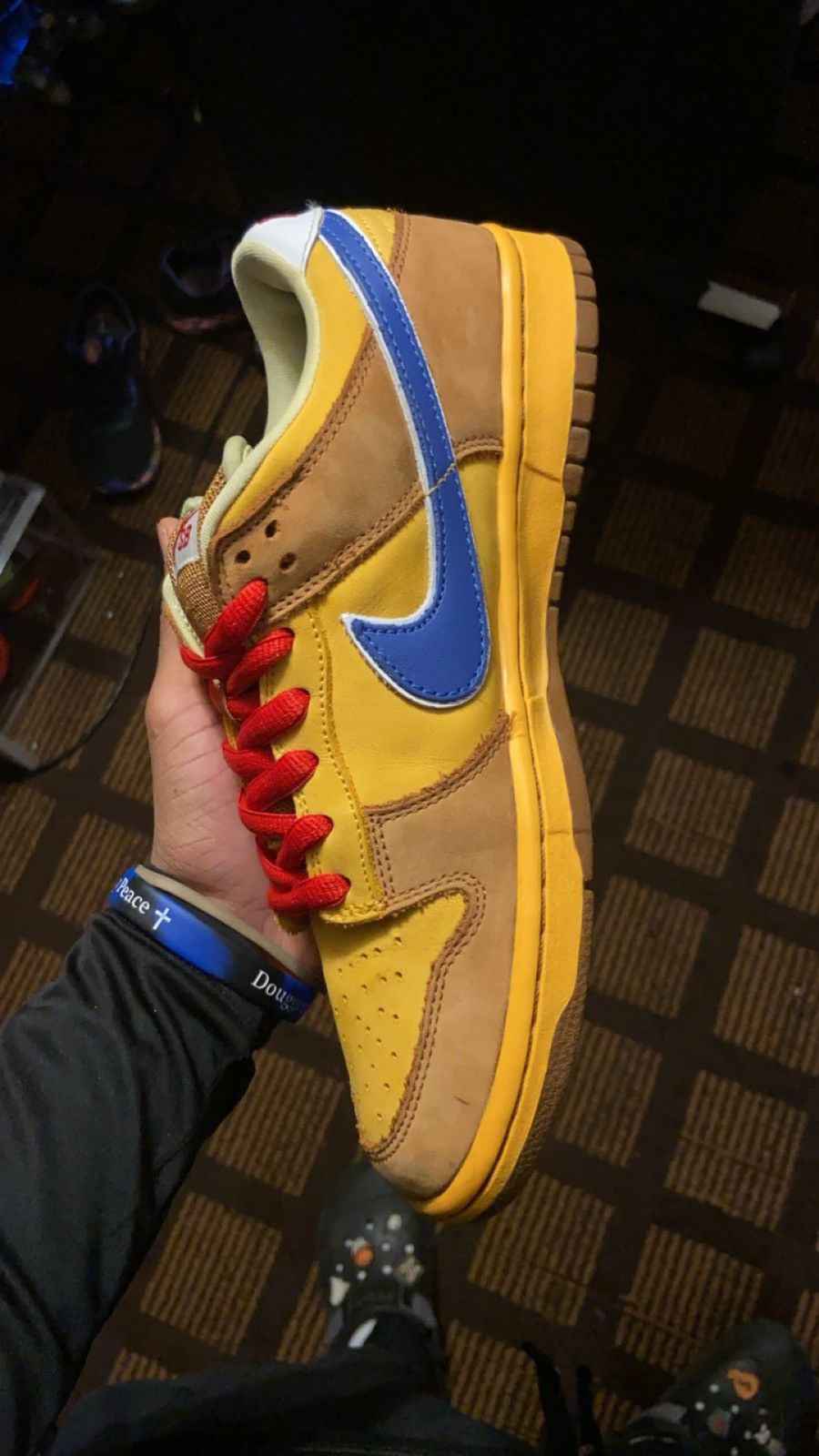 Nike × Vintage Dunk low Newcastle brown ale Size US 8.5 / EU 41-42 - 8 Thumbnail