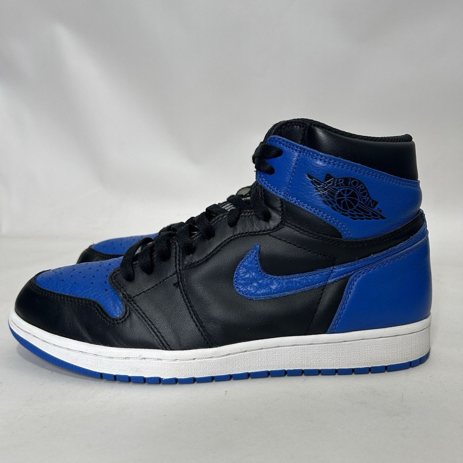 Jordan Brand Nike Air Jordan 1 Retro High OG “Royal” 2017 Size US 10.5 / EU 43-44 - 6 Thumbnail