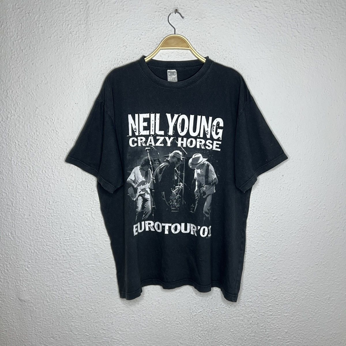 Band Tees × Vintage Vintage 2001 Neil Young Crazy Horse T Shirt Black Euro Tour Size US XL / EU 56 / 4 - 1 Thumbnail