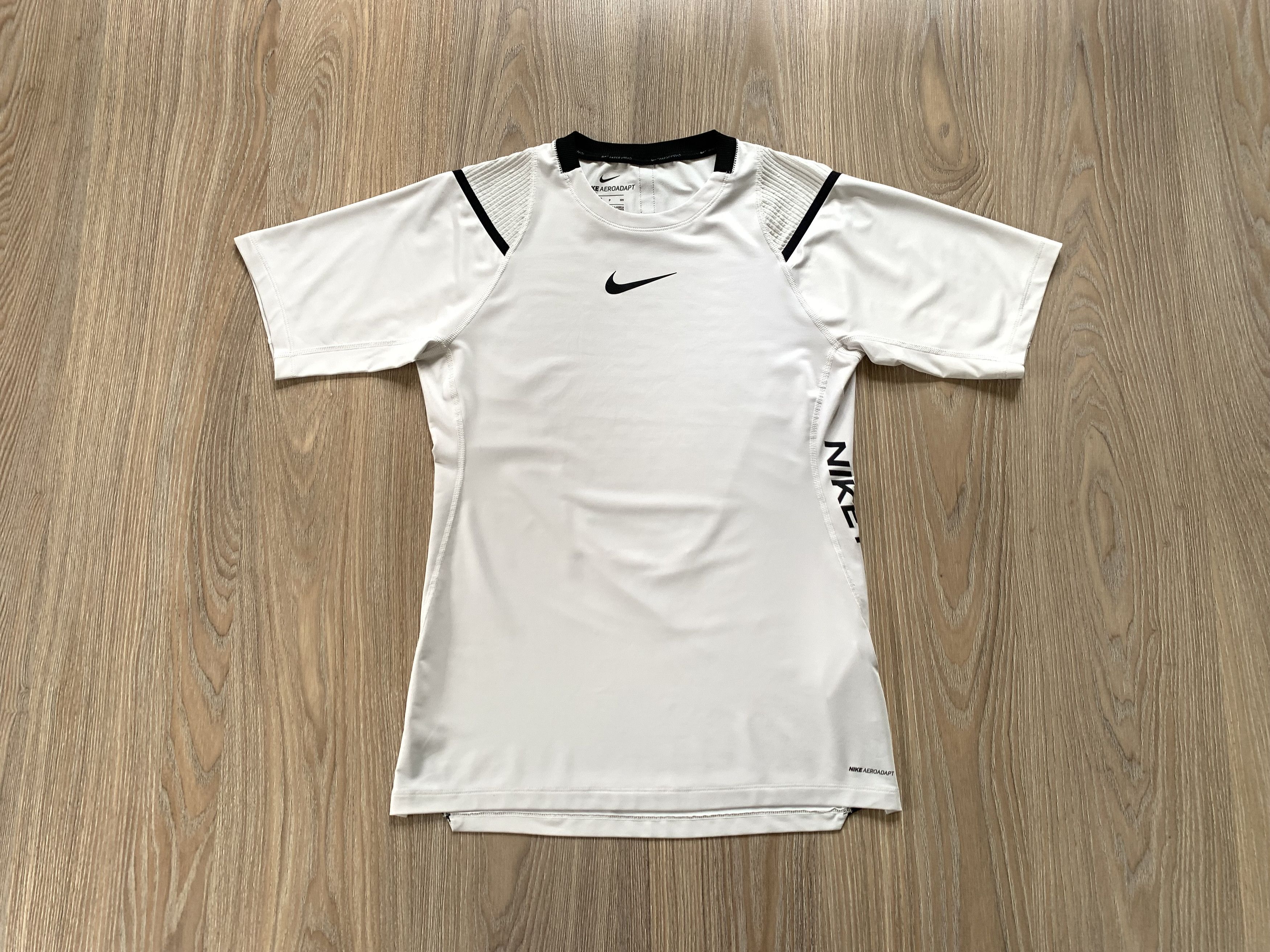 Nike Nike Pro Aeroadapt Centr Logo White Training T Shirt Size US S / EU 44-46 / 1 - 1 Thumbnail
