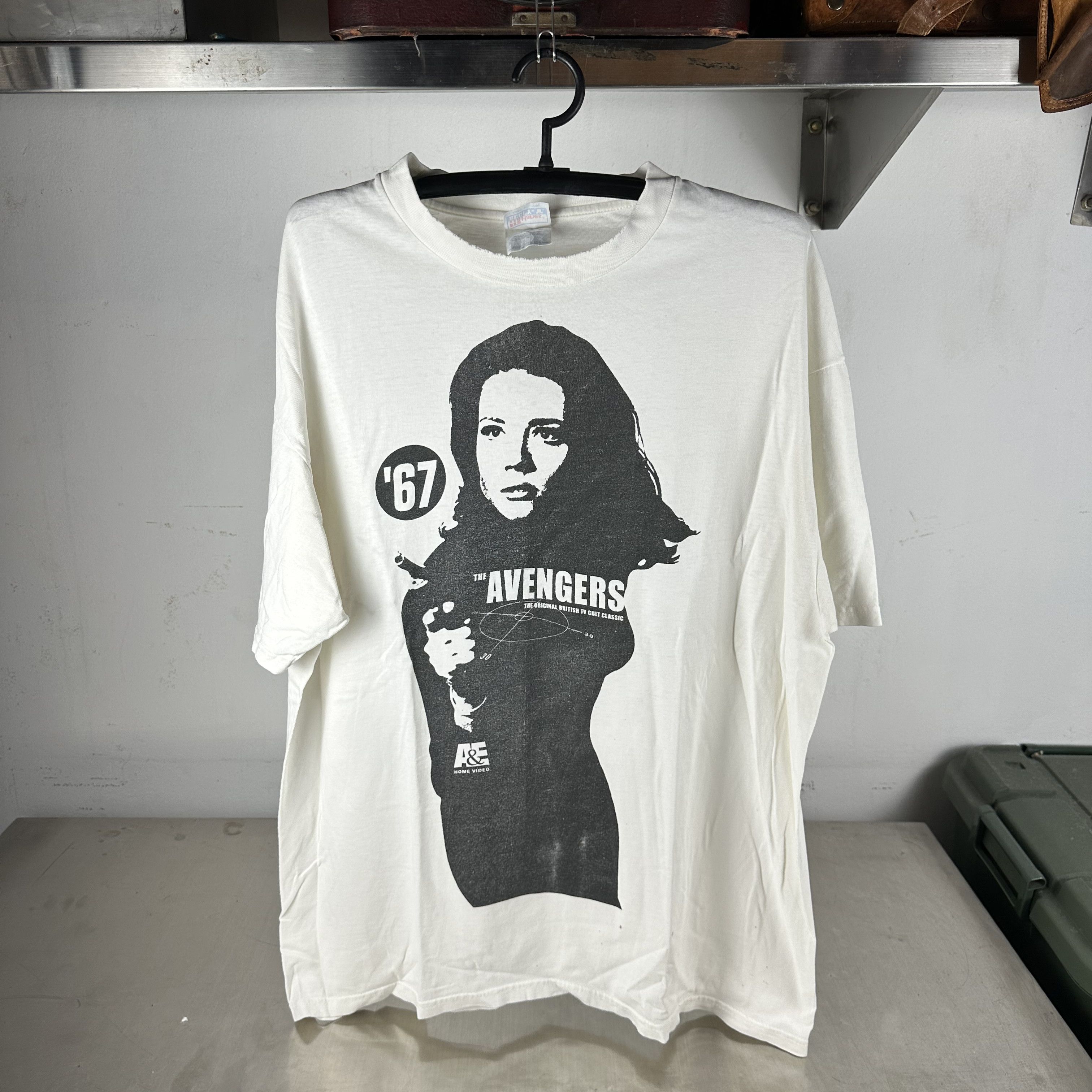 Vintage 2000s Diana Rigg The Avengers The Original British Tee Size US XL / EU 56 / 4 - 1 Thumbnail