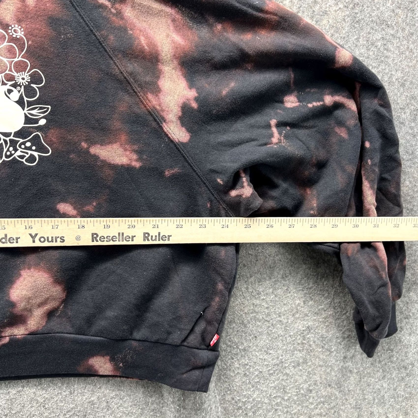 Levi's VINTAGE Levis Sweatshirt Womens Large Black Pink Bleach Flower Graphic Crewneck Pullover Size L / US 10 / IT 46 - 4 Thumbnail