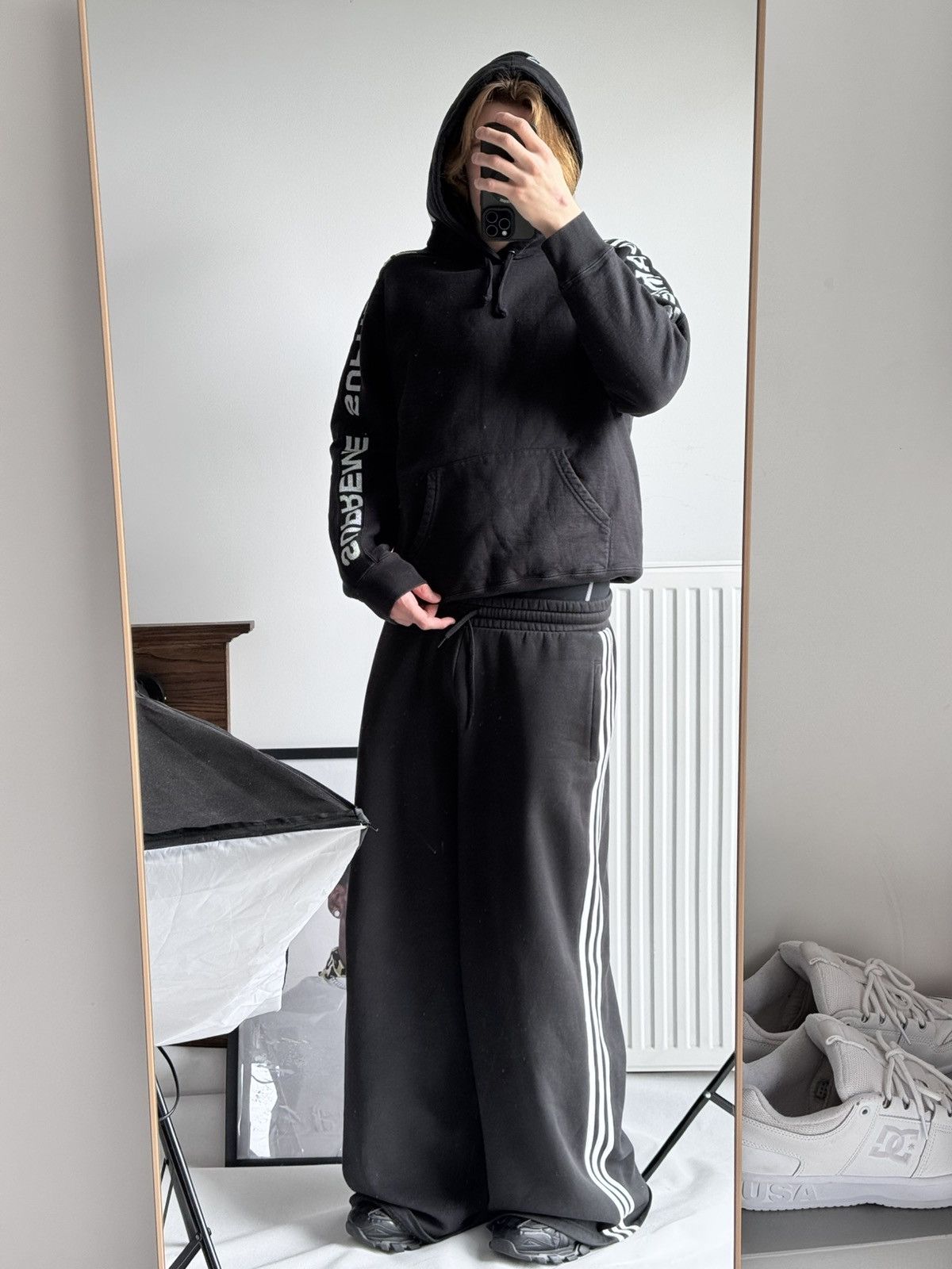 Hypebeast Rare SUPREME Monogram Repeat Logo Boxy Fit Hoodie Size US L / EU 52-54 / 3 - 16 Thumbnail