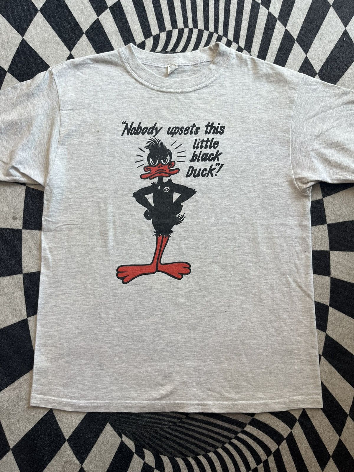 Warner Bros Vintage Daffy Duck Nobody upsets this little black Duck 90’s Size US L / EU 52-54 / 3 - 3 Thumbnail