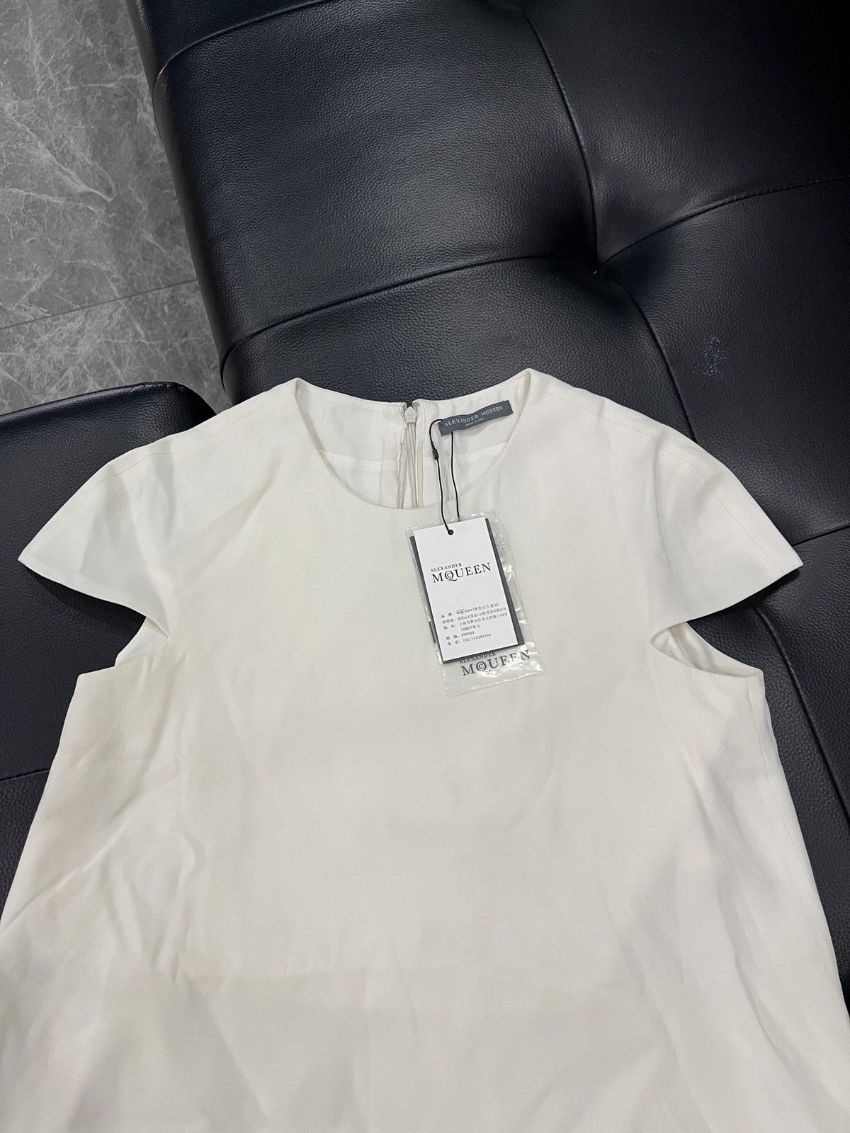 Alexander McQueen Alexander McQueen Asymmetric Ruffle Hem Top Size S / US 4 / IT 40 - 3 Thumbnail