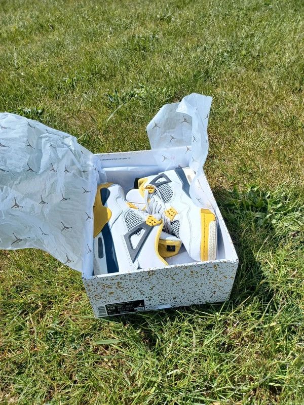 Jordan Brand jordan 4 vivid sulfur Size US 9.5 / EU 42-43 - 9 Thumbnail