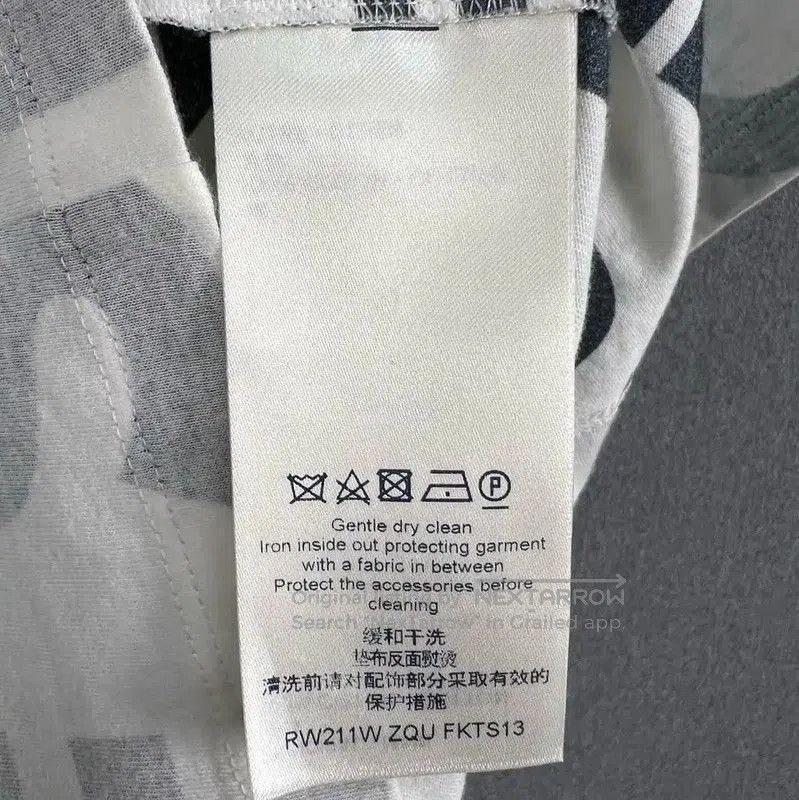 Louis Vuitton Louis Vuitton Women's White Logo T. Size XXS / US 00 / IT 34 - 4 Thumbnail