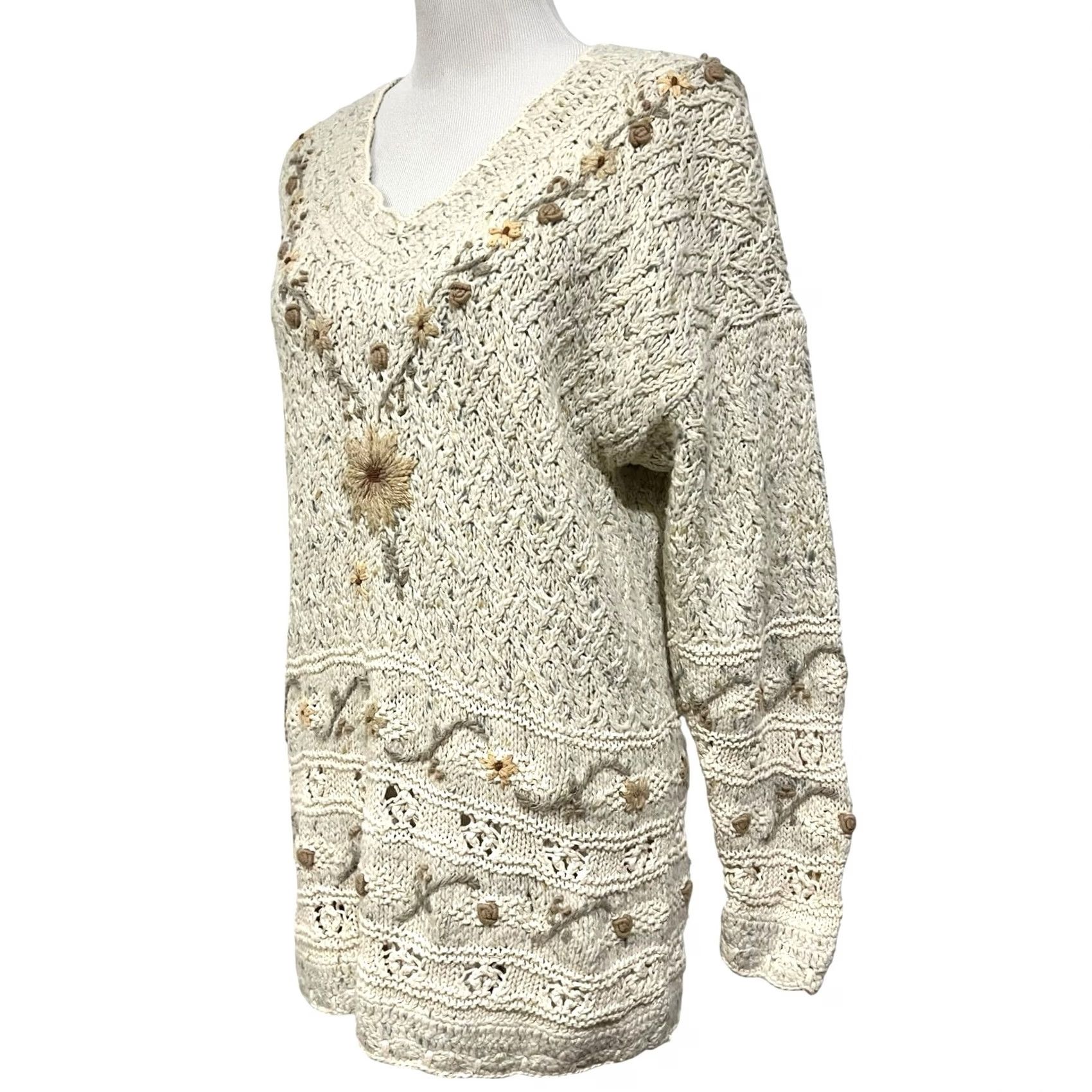 Express VINTAGE Express Sweater Shirt Womens Small Cream Floral Embroidered Sunflower Cottagecore 90s Knit Pullover Long Sleeve V-Neck Size S / US 4 / IT 40 - 2 Thumbnail