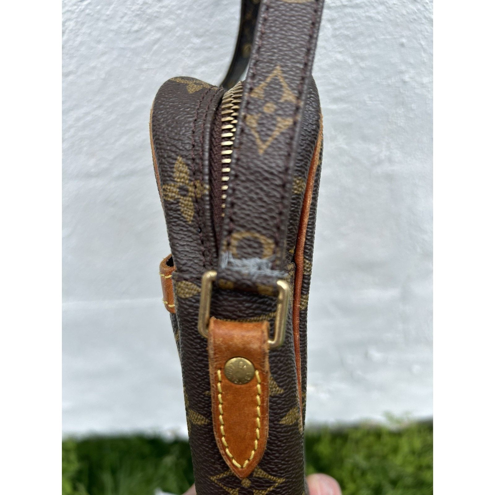 Louis Vuitton Authentic LOUIS VUITTON LV Monogram Leather DANUBE Crossbody Size ONE SIZE - 7 Thumbnail