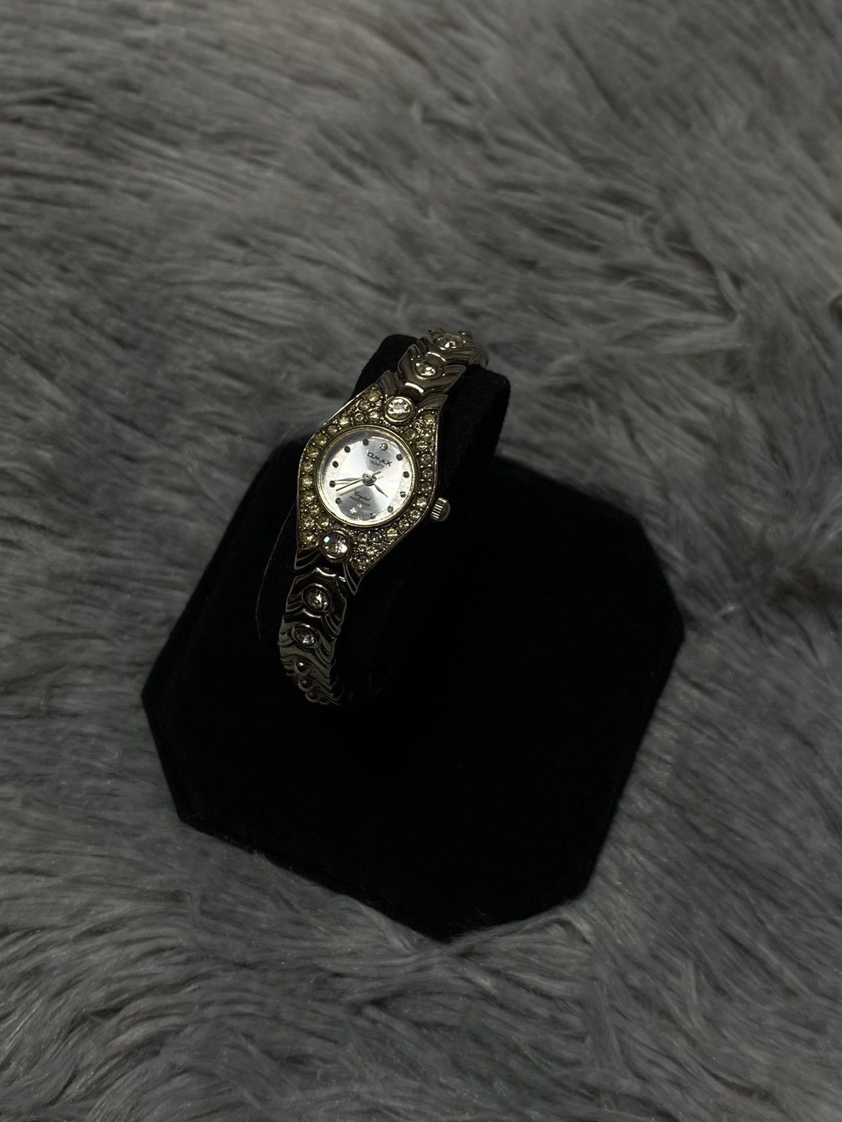 Vintage Elegant Omax Crystal Watch - Japanese Brand Size ONE SIZE - 1 Thumbnail