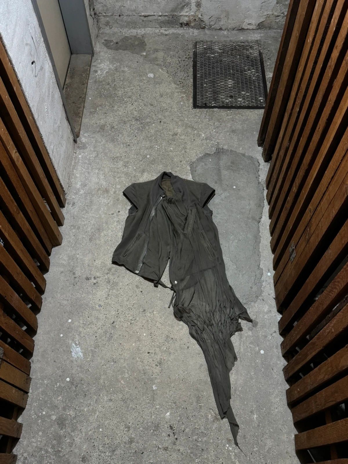 Rick Owens S/S 04 Rick owens silk vest Size M / US 6-8 / IT 42-44 - 1 Thumbnail