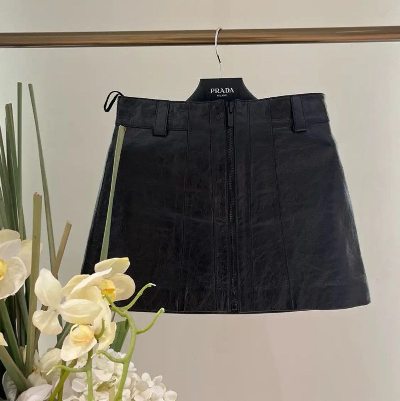 Miu Miu Miu Miu Black Leather Skirt for Women 0089 Size 42" / US 20 - 1 Thumbnail