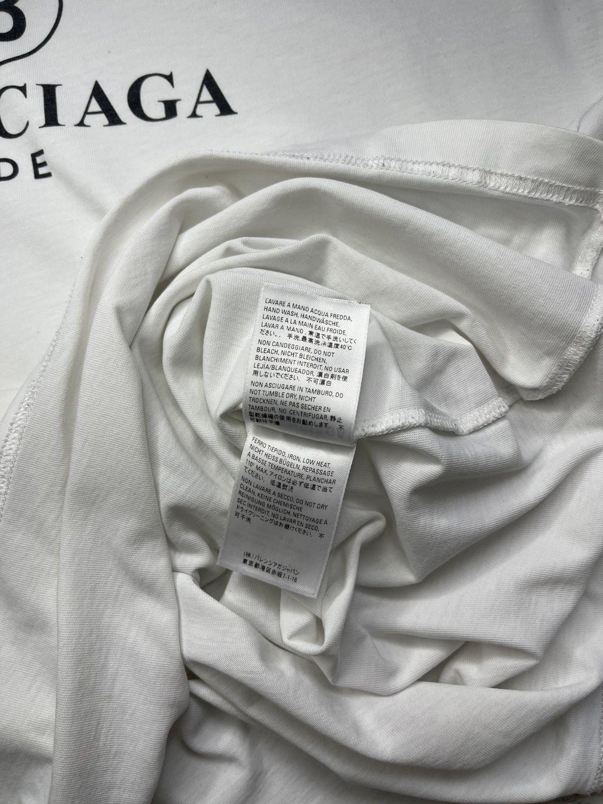 Balenciaga Balenciaga Mode T-shirt Size US S / EU 44-46 / 1 - 7 Thumbnail
