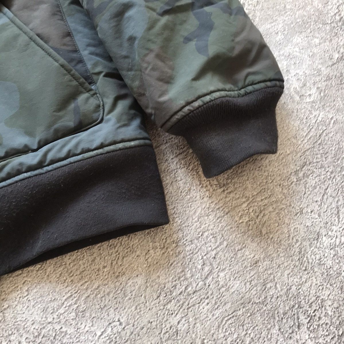 Vintage Vintage Carhartt Camo Quilted Jacket Streetwear Y2K Boxy XXL Size US XXL / EU 58 / 5 - 9 Thumbnail