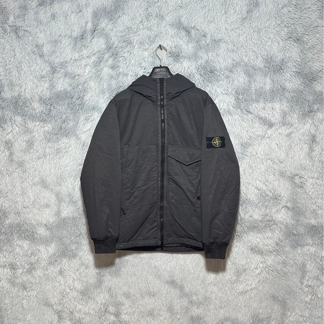 Stone Island stone island hooded down jacket in carbon black Size US L / EU 52-54 / 3 - 1 Thumbnail
