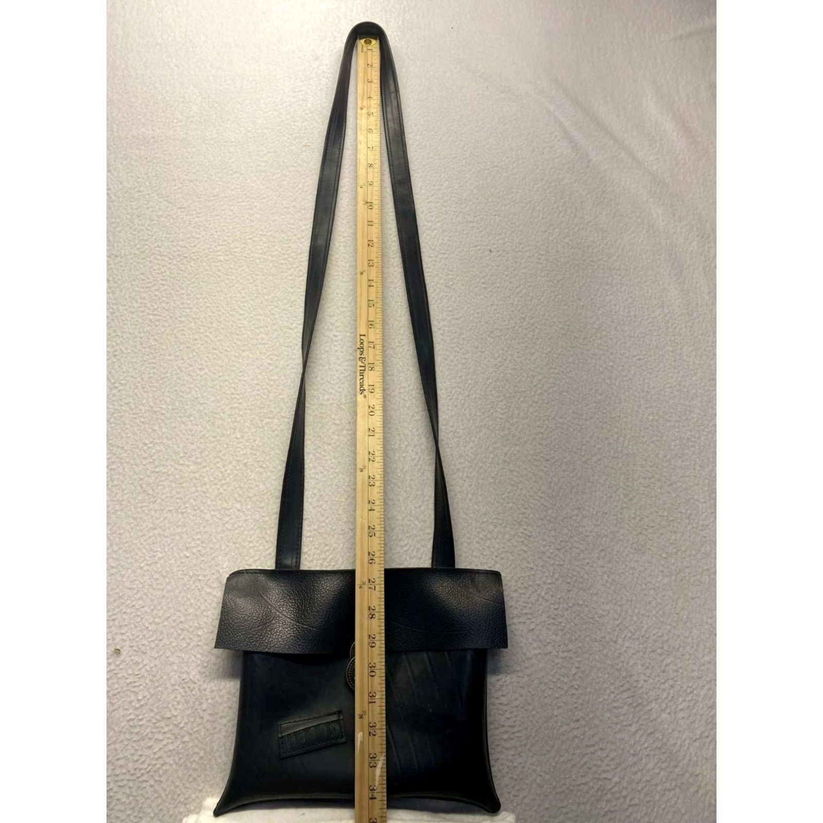 Vintage VINTAGE Recycled inner tube purse Crossbody Womens One size Black Rubber 8x9.5 Like New Size ONE SIZE - 7 Thumbnail