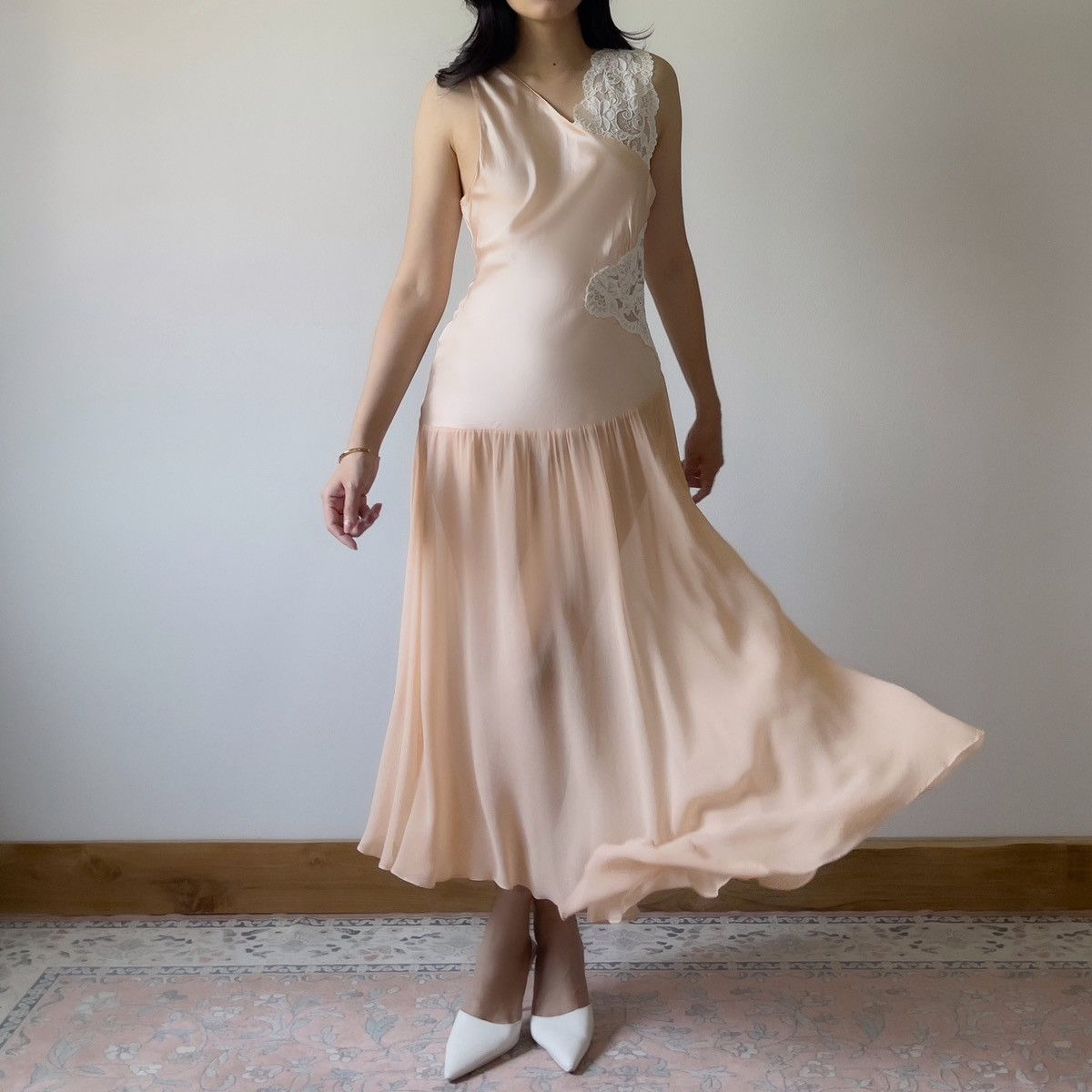 Victoria's Secret Victoria’s Secret 1990s Peach Silk & Lace Slip Gown (S–M) Size M / US 6-8 / IT 42-44 - 8 Thumbnail