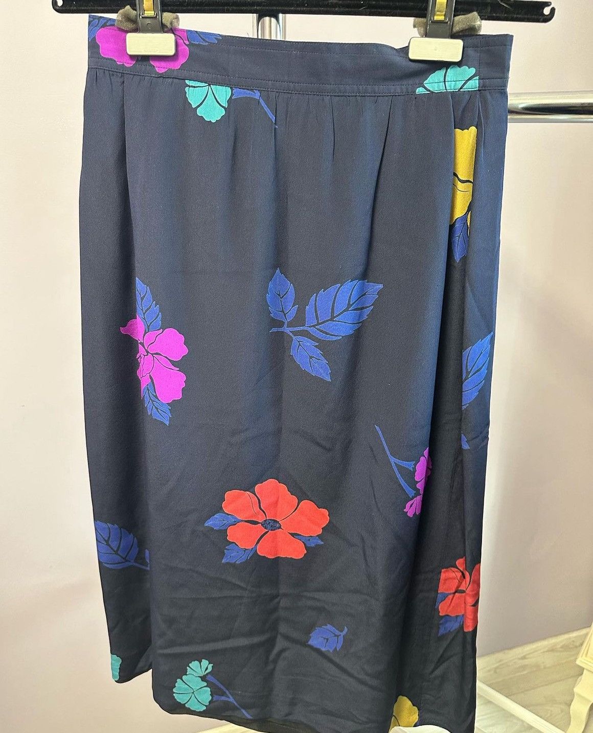 Escada Escada Flowers motif Skirt silk Size 26" / US 2 / IT 38 - 4 Thumbnail