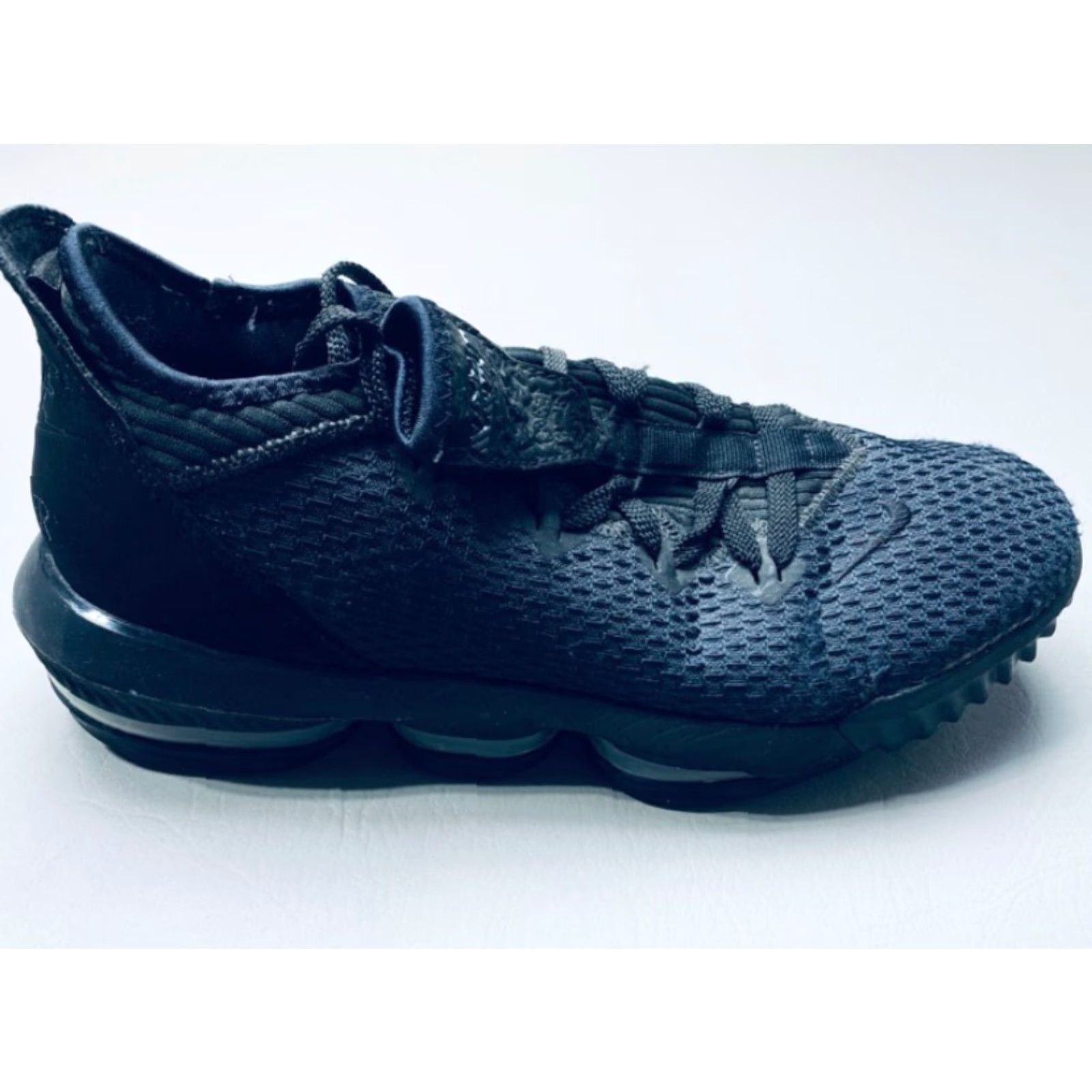 Nike VINTAGE Nike Mens LeBron 16 Low Triple Black Lace Up Size 11 CI2668-002 *FLAWS Size ONE SIZE - 7 Thumbnail