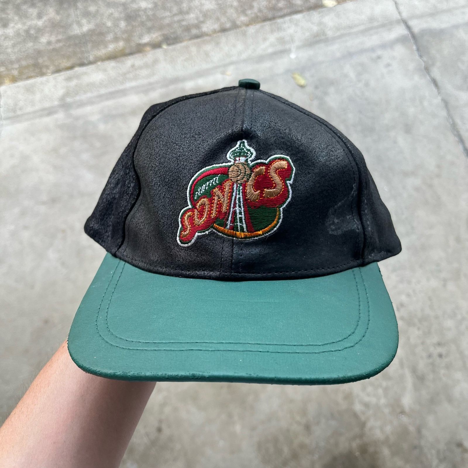 Vintage VINTAGE SEATTLE SUPERSONICS HAT SNAPBACK DREWPEARSON LEATHER Size ONE SIZE - 1 Thumbnail
