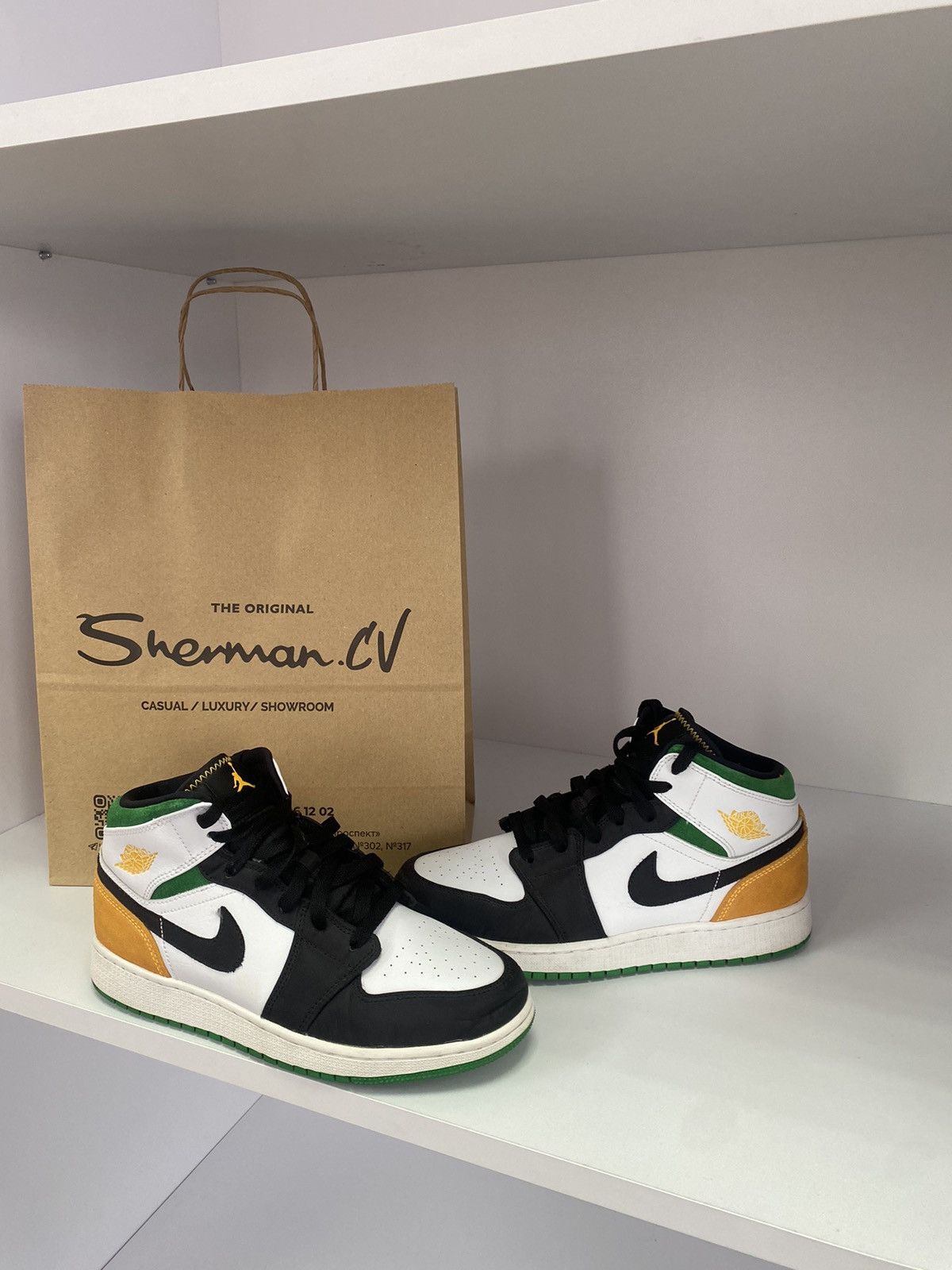 Nike Air Jordan 1 Mid SE Lucky Green Laser Orange Size 6.5Y